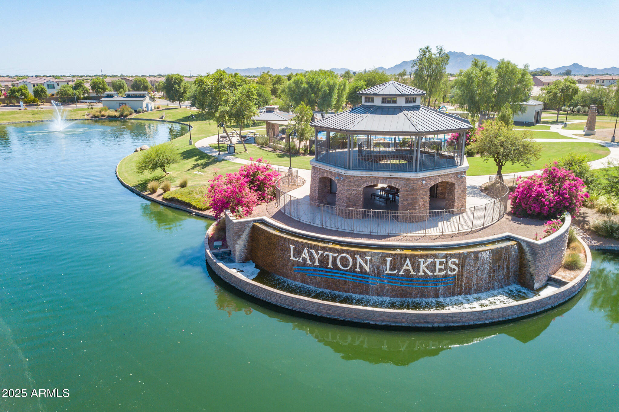 883 E BUCKINGHAM Avenue