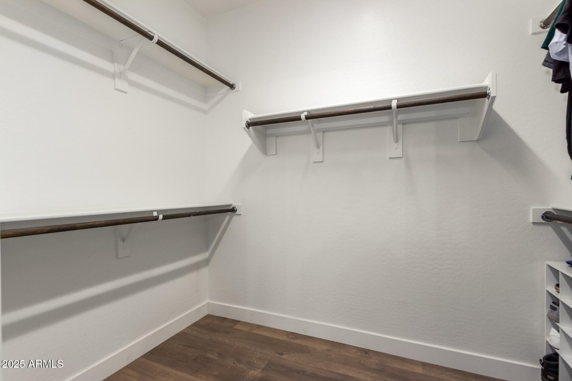 883 E BUCKINGHAM Avenue