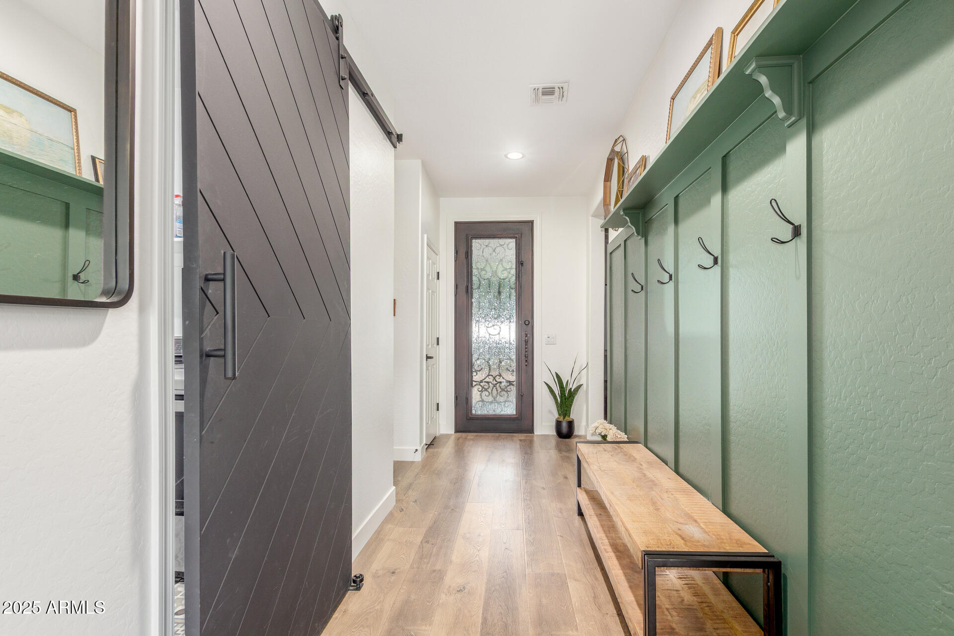 883 E BUCKINGHAM Avenue