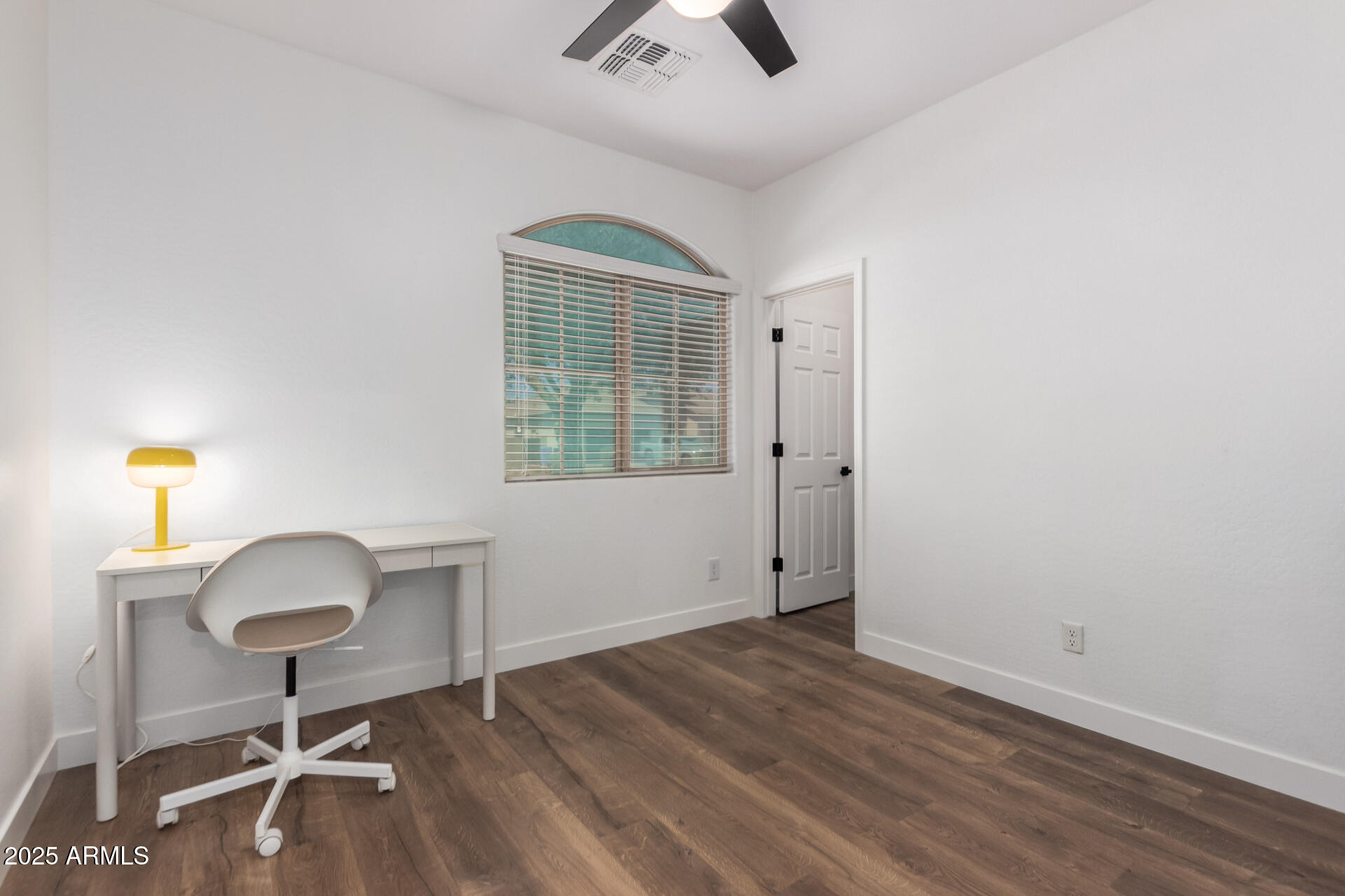 883 E BUCKINGHAM Avenue