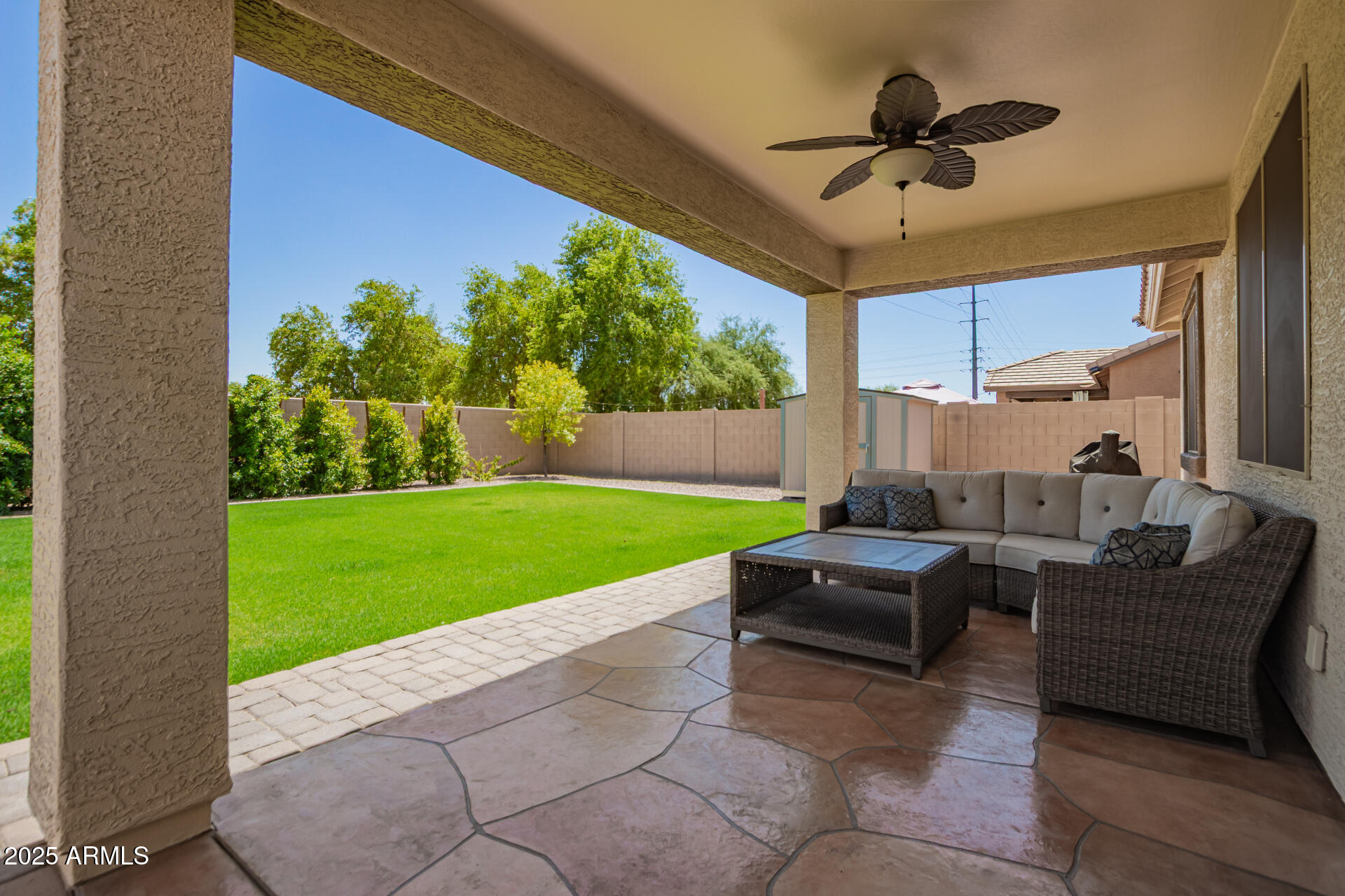 883 E BUCKINGHAM Avenue