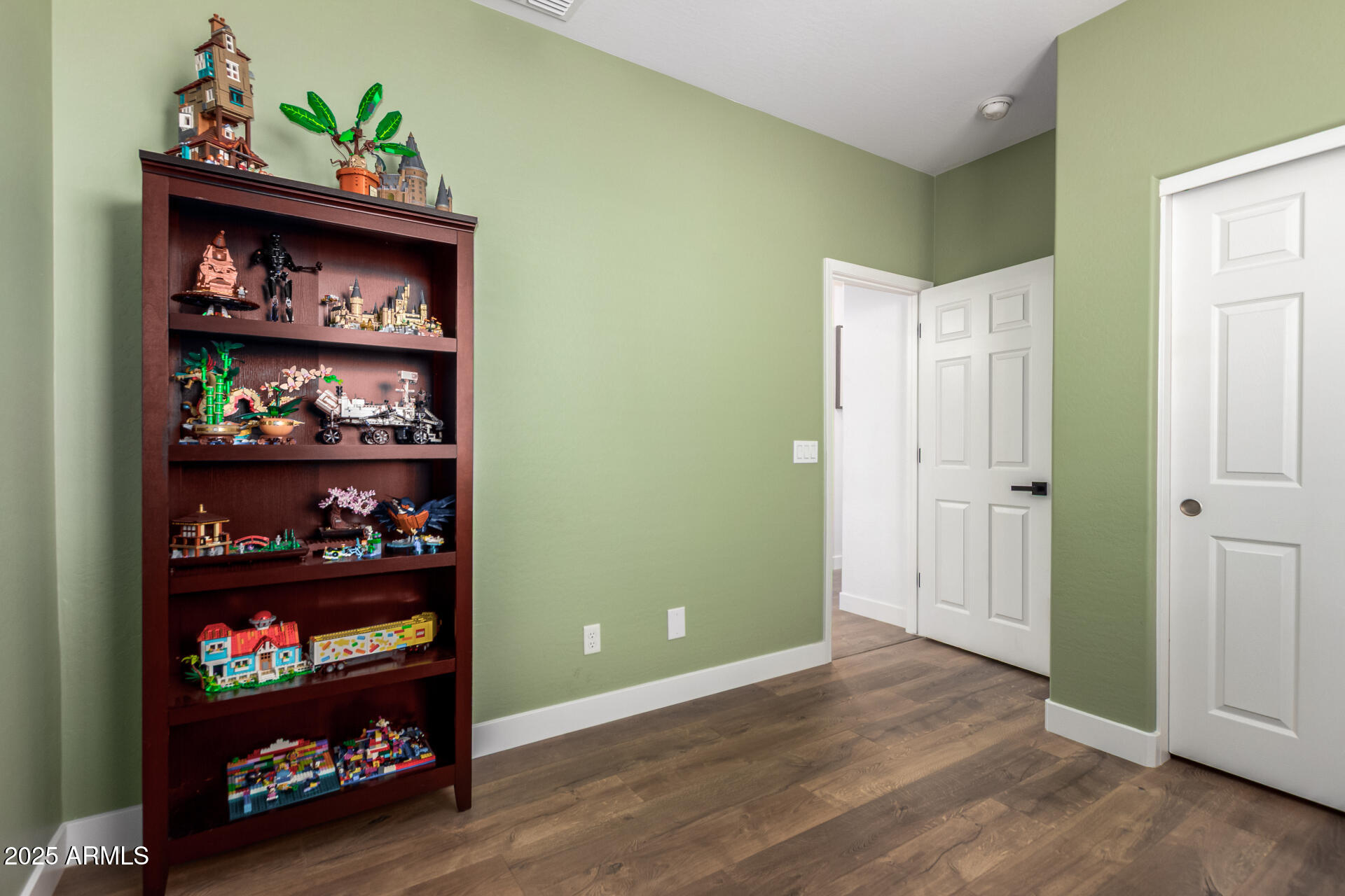 883 E BUCKINGHAM Avenue