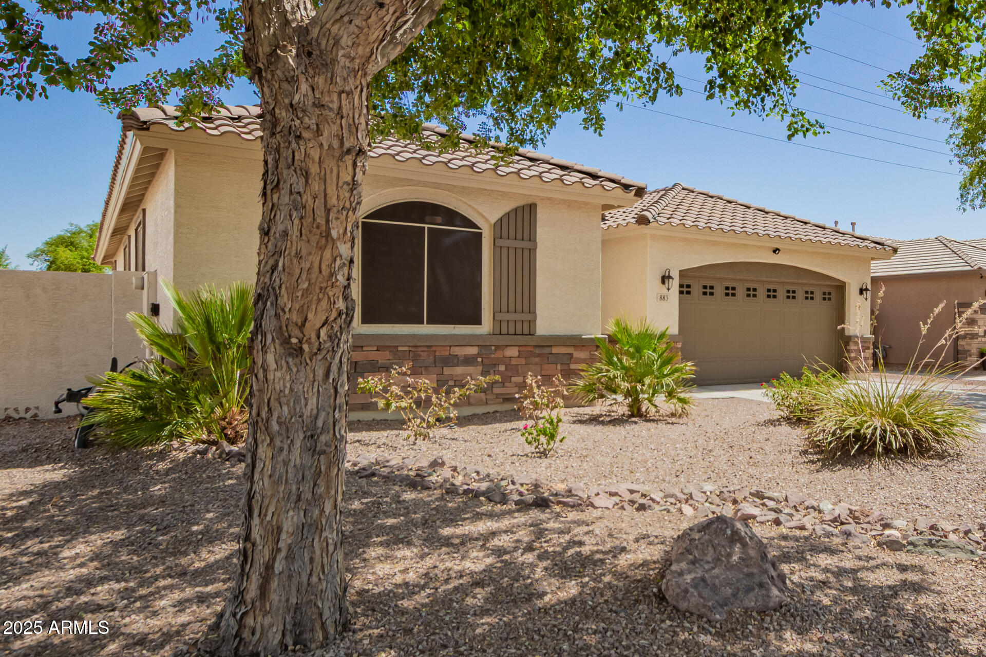 883 E BUCKINGHAM Avenue