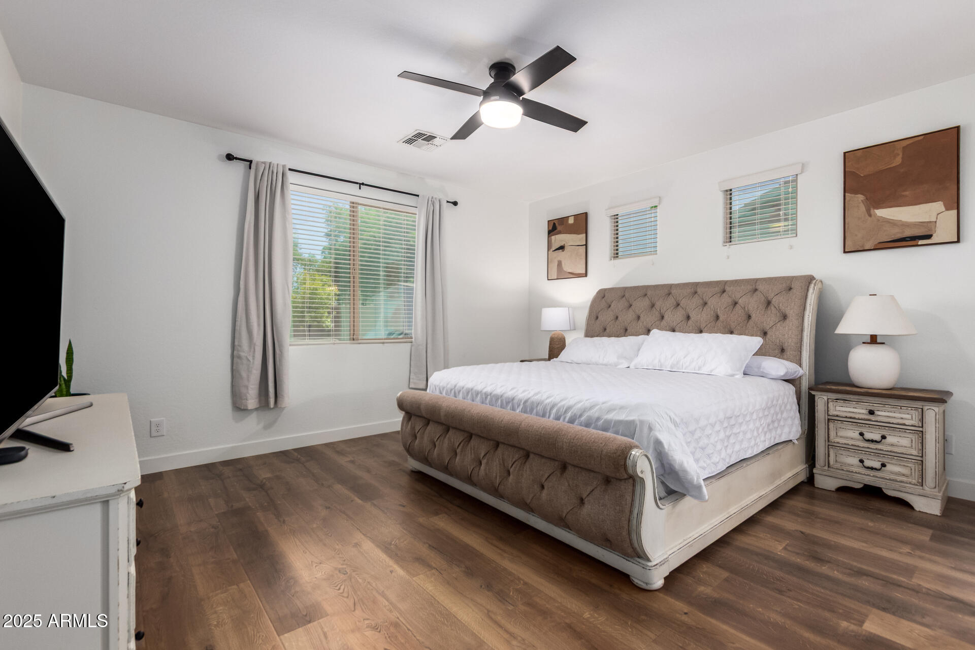 883 E BUCKINGHAM Avenue