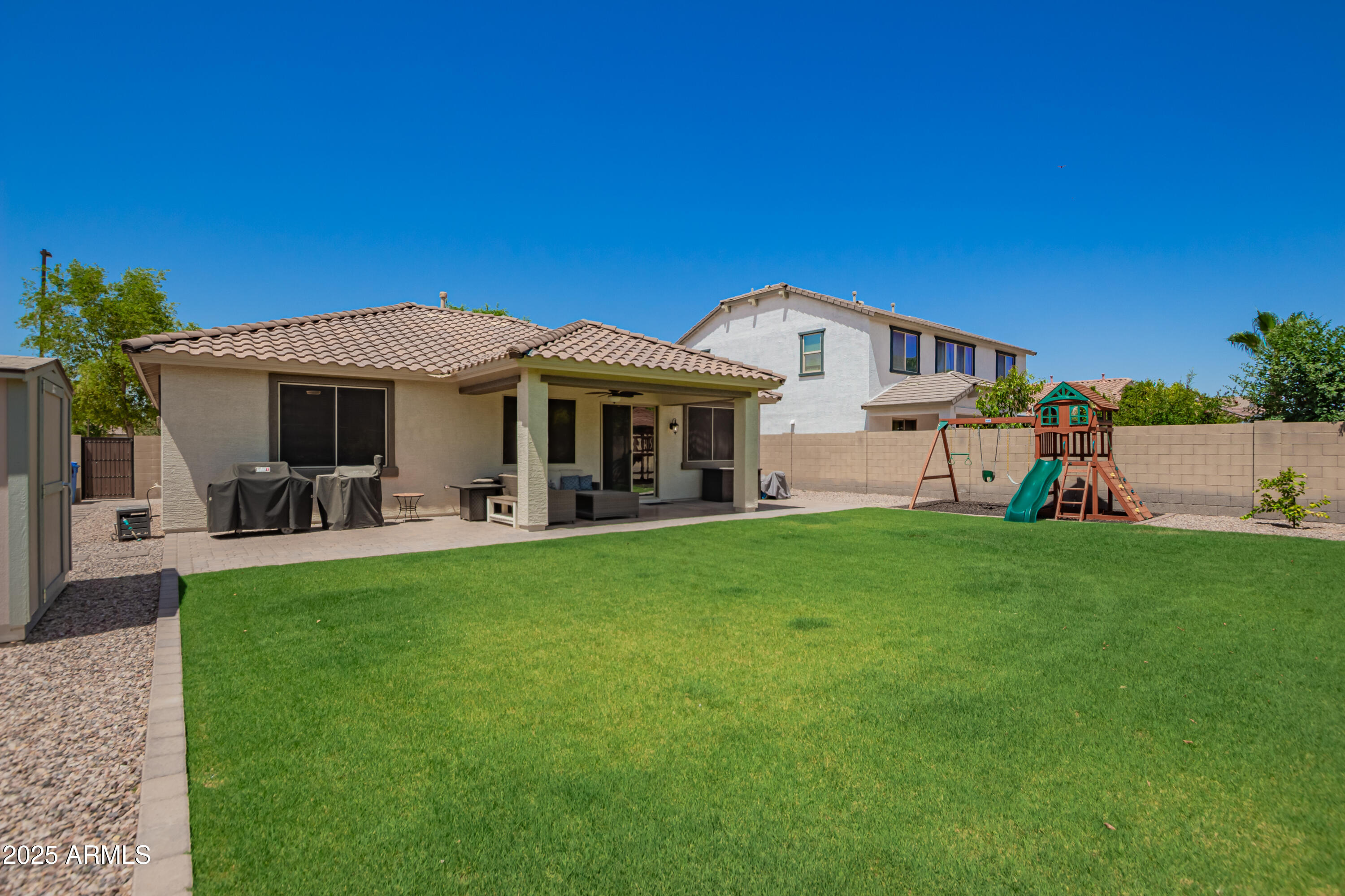 883 E BUCKINGHAM Avenue