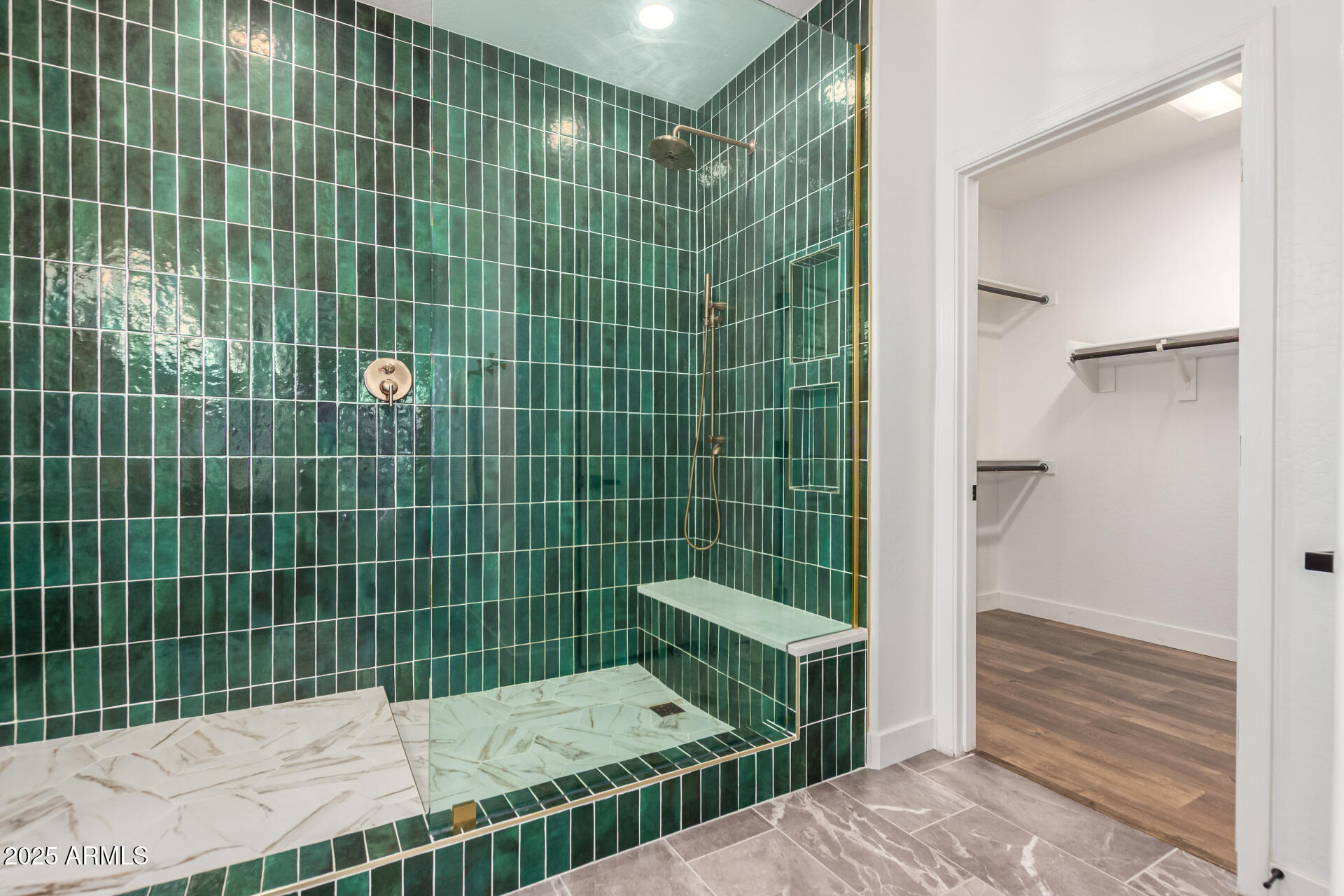 883 E BUCKINGHAM Avenue