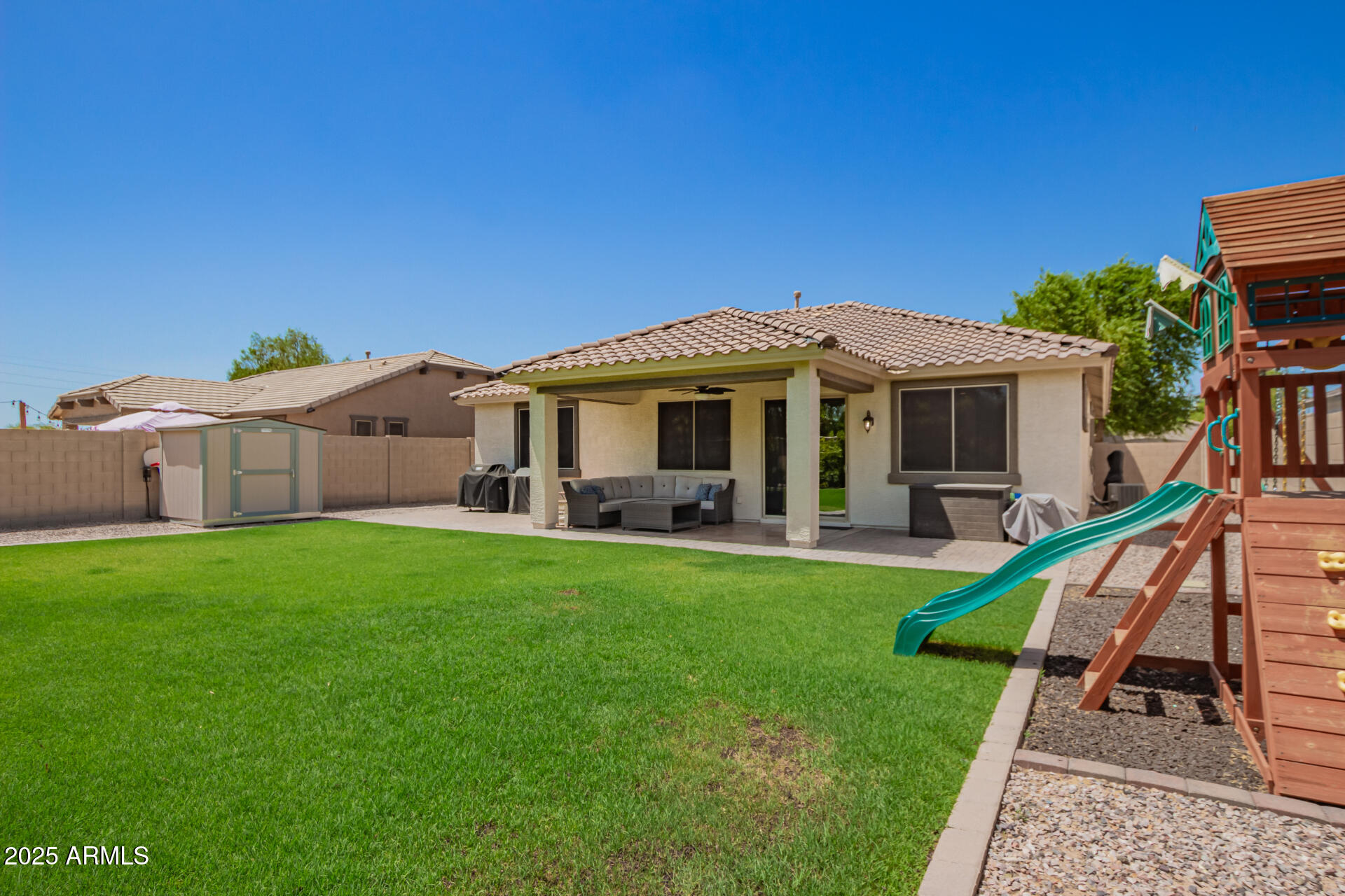 883 E BUCKINGHAM Avenue