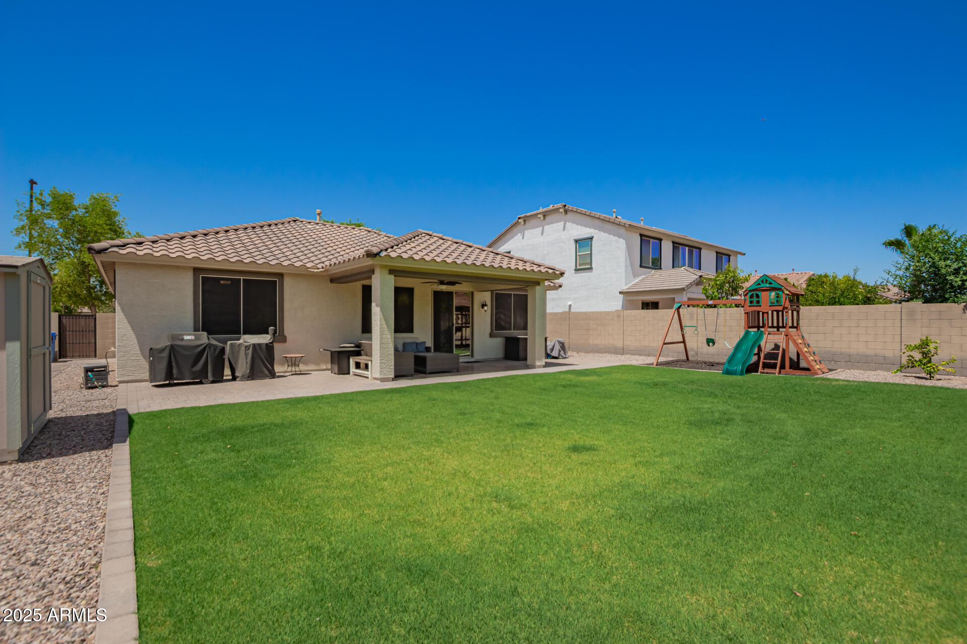 883 E BUCKINGHAM Avenue