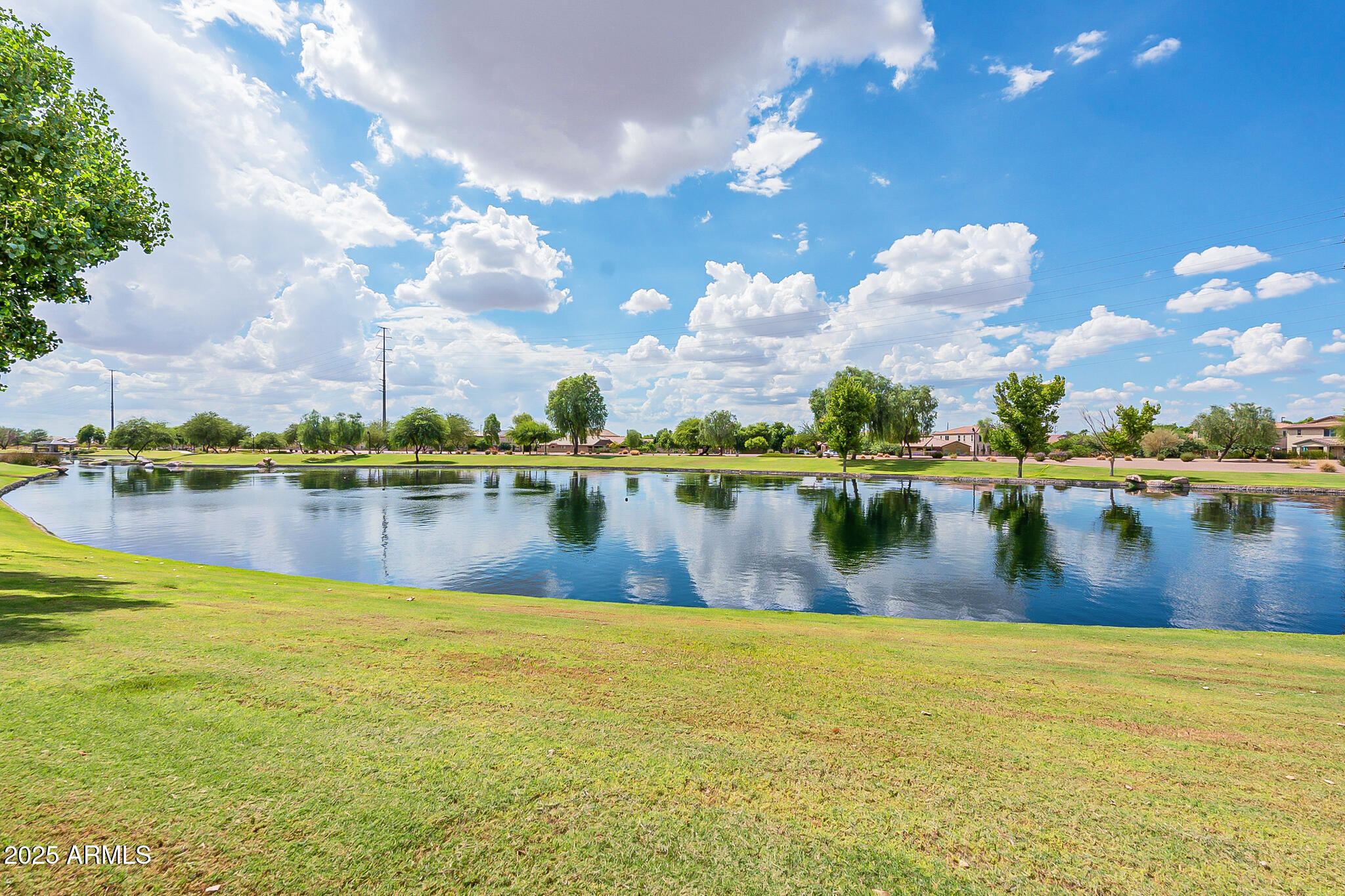 883 E BUCKINGHAM Avenue