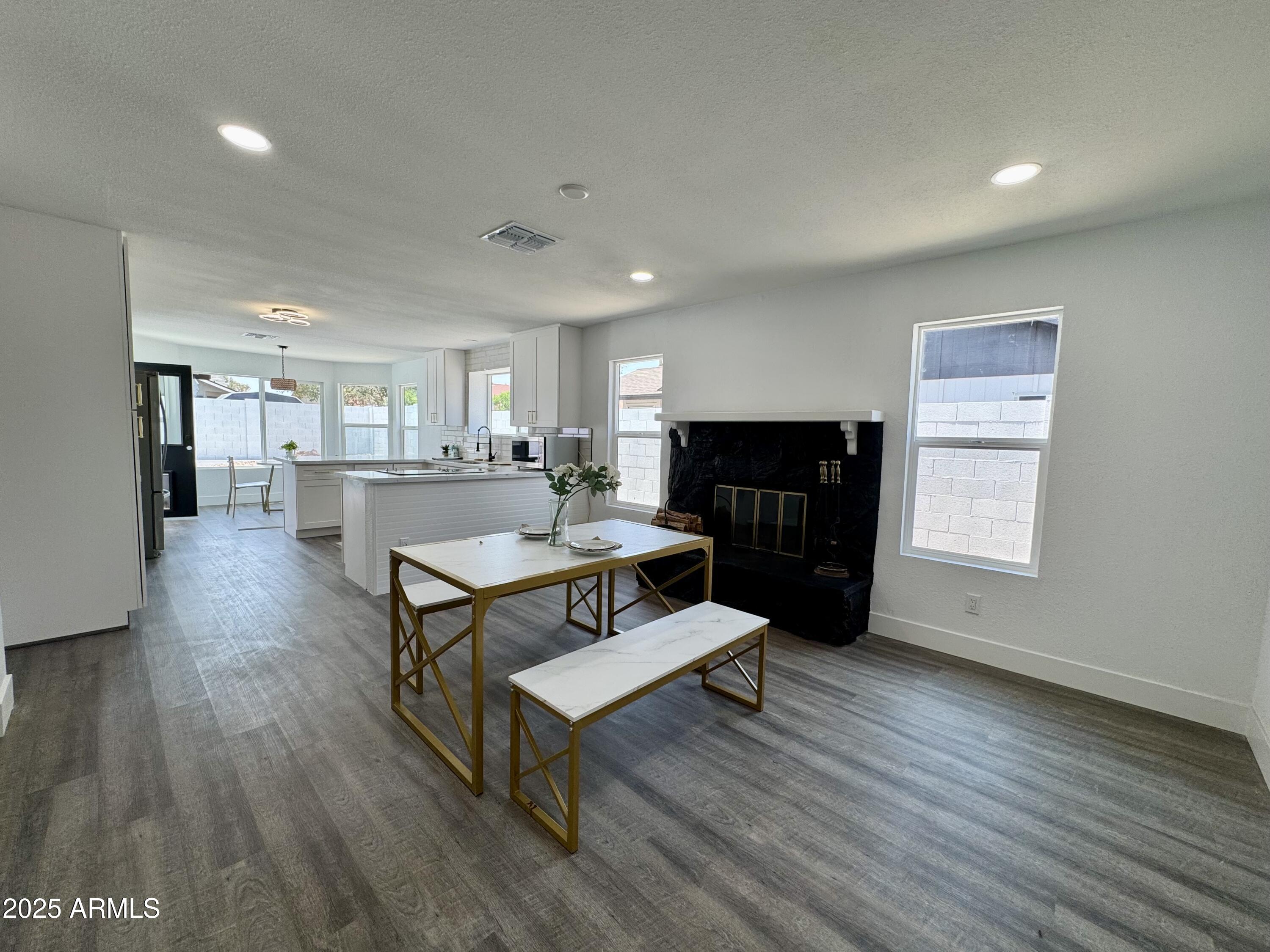 2247 W HIGHLAND Street