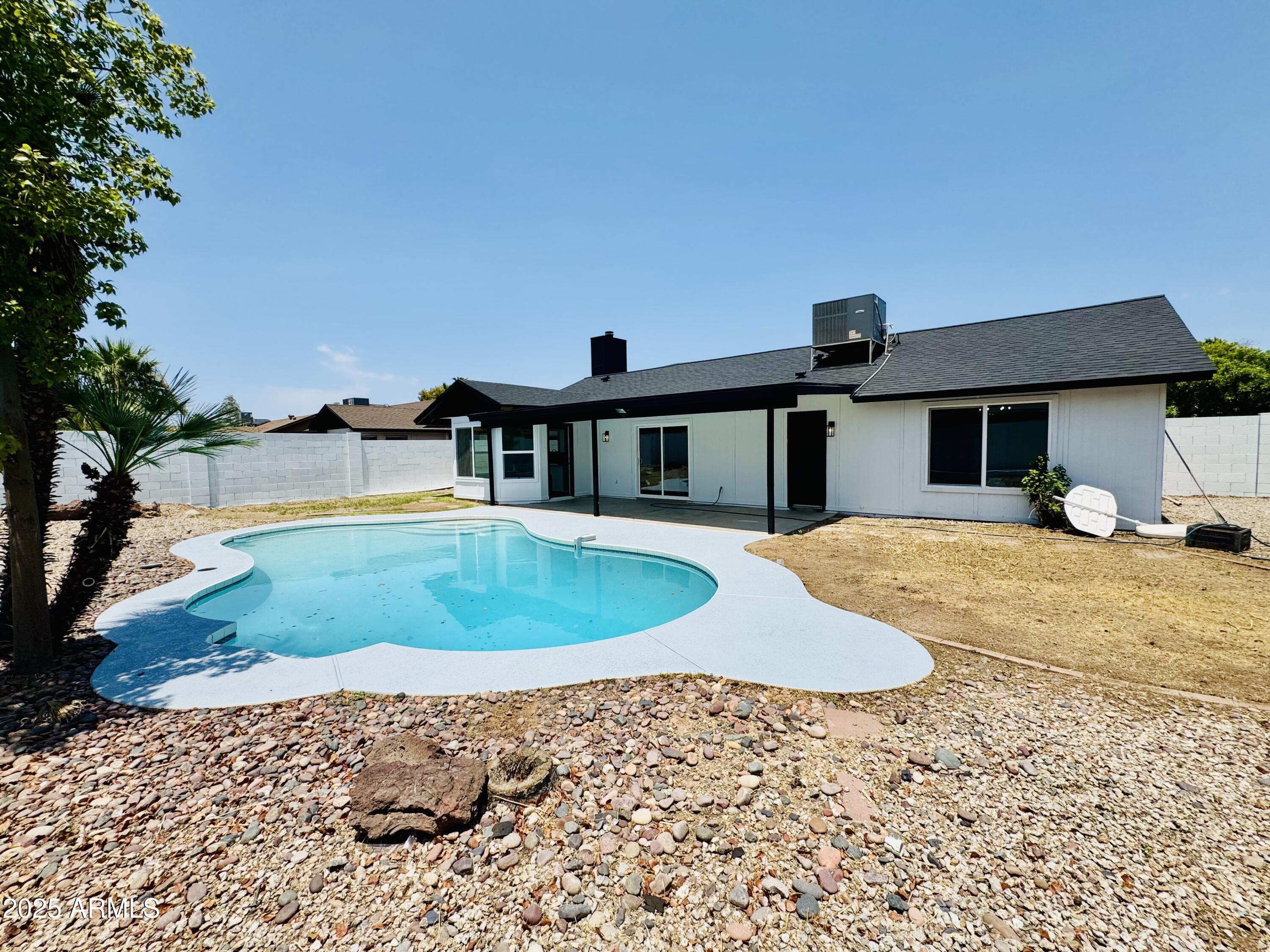 2247 W HIGHLAND Street