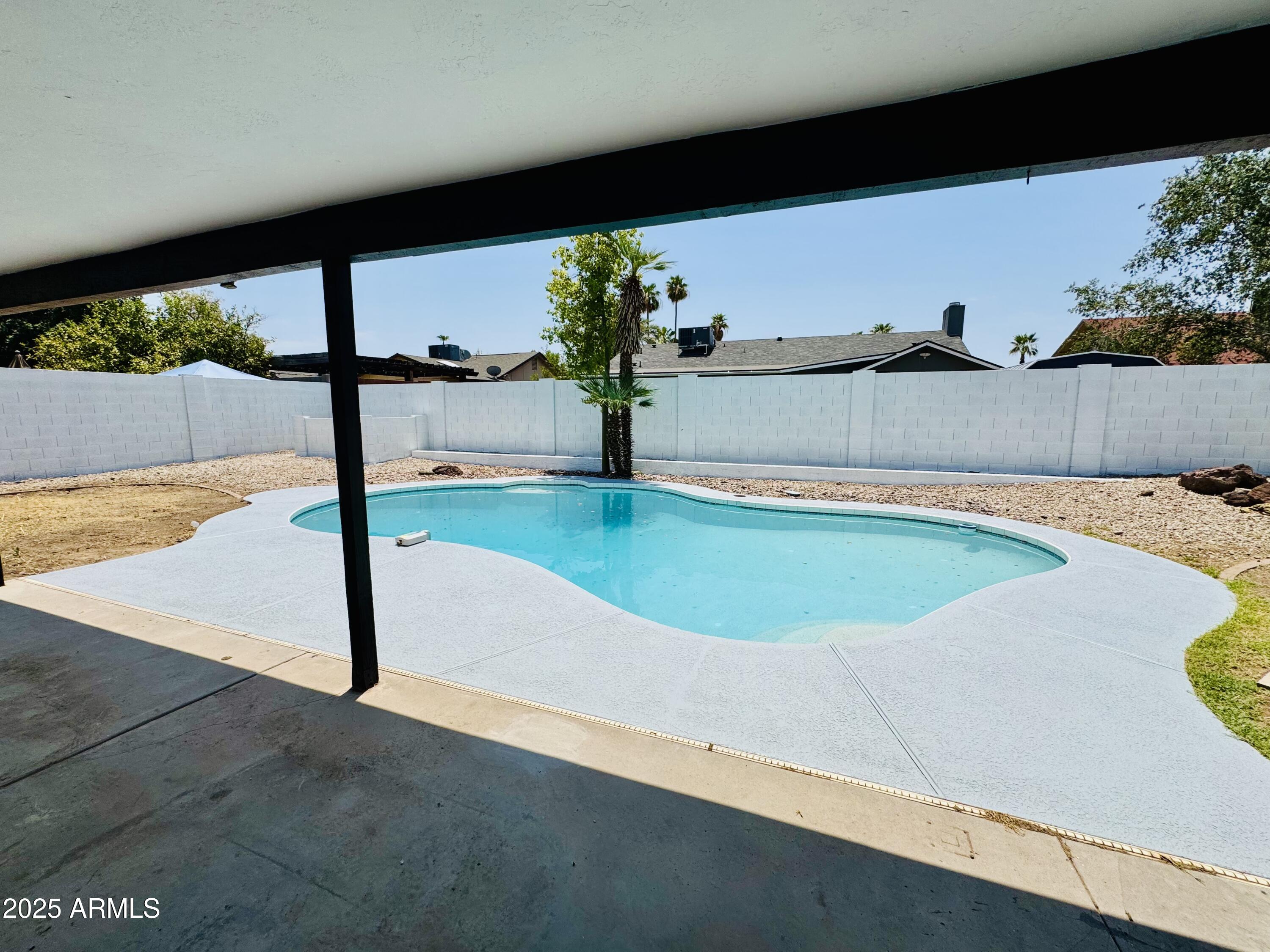 2247 W HIGHLAND Street