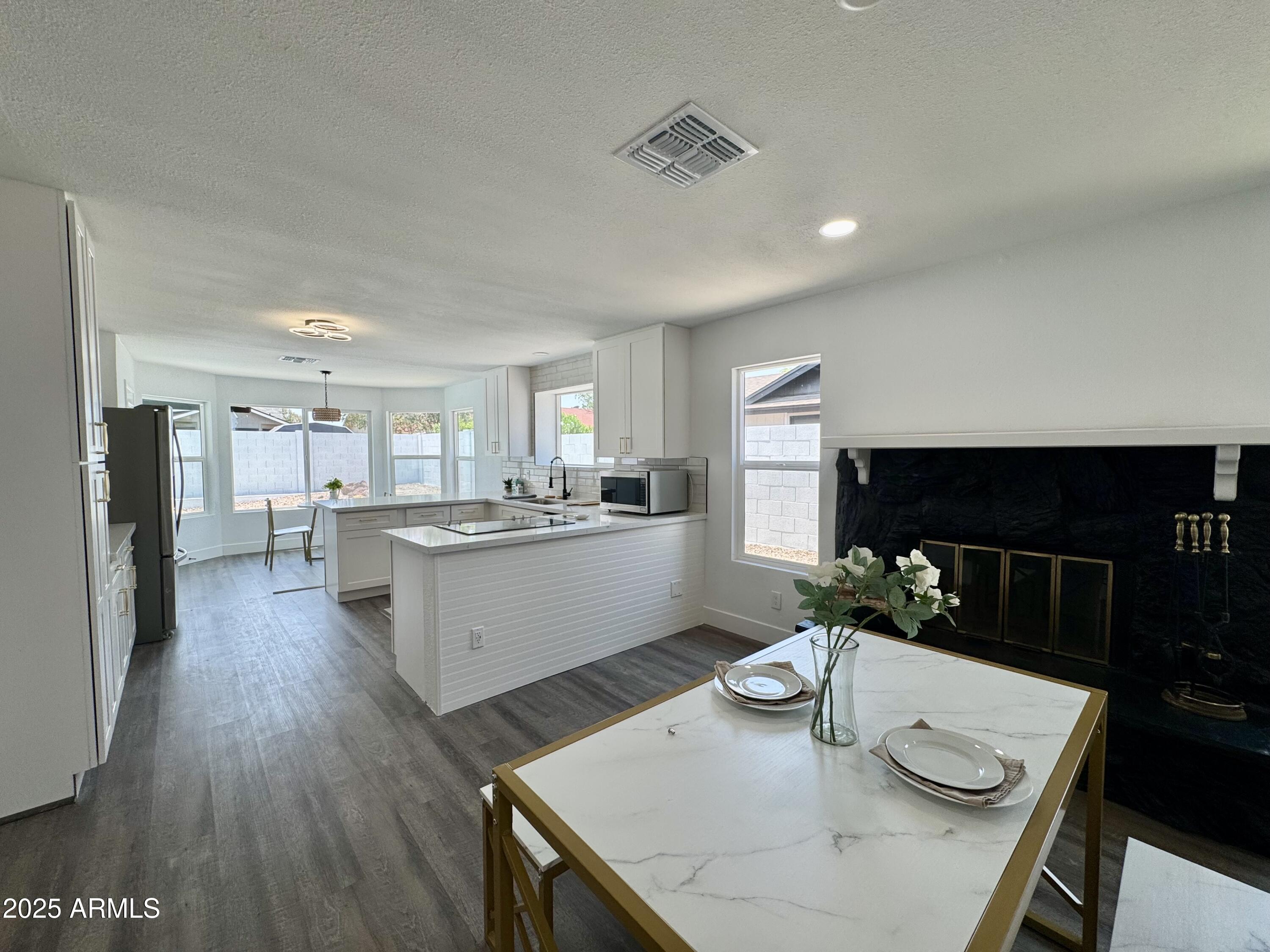 2247 W HIGHLAND Street