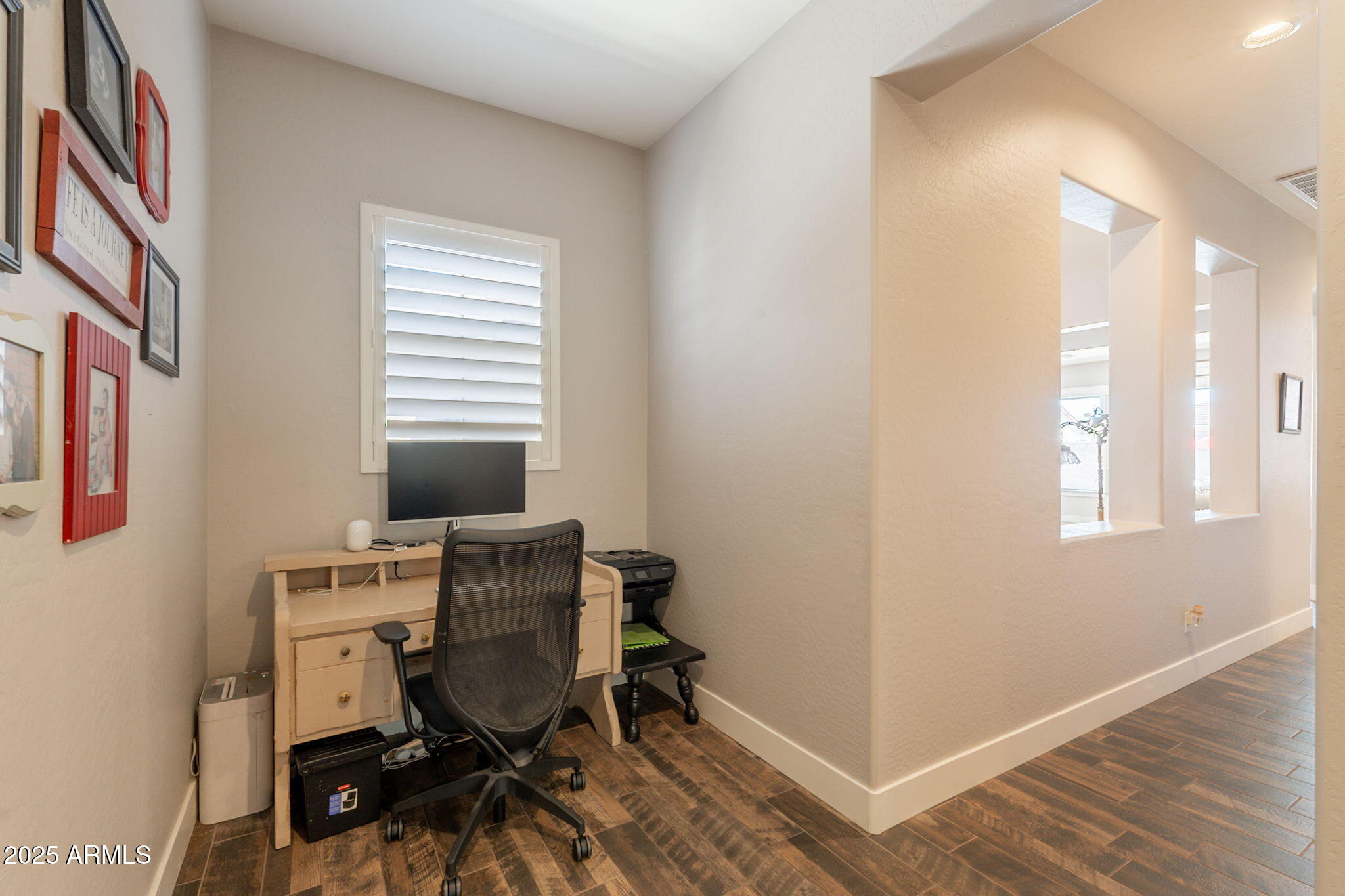 3141 E JUANITA Avenue