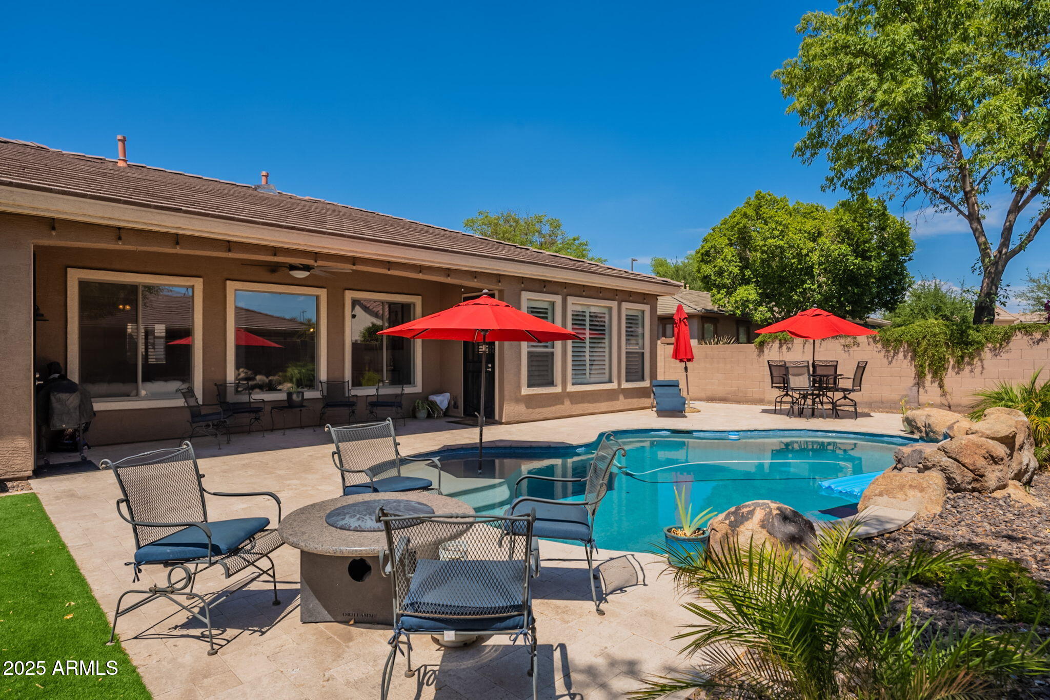 3141 E JUANITA Avenue