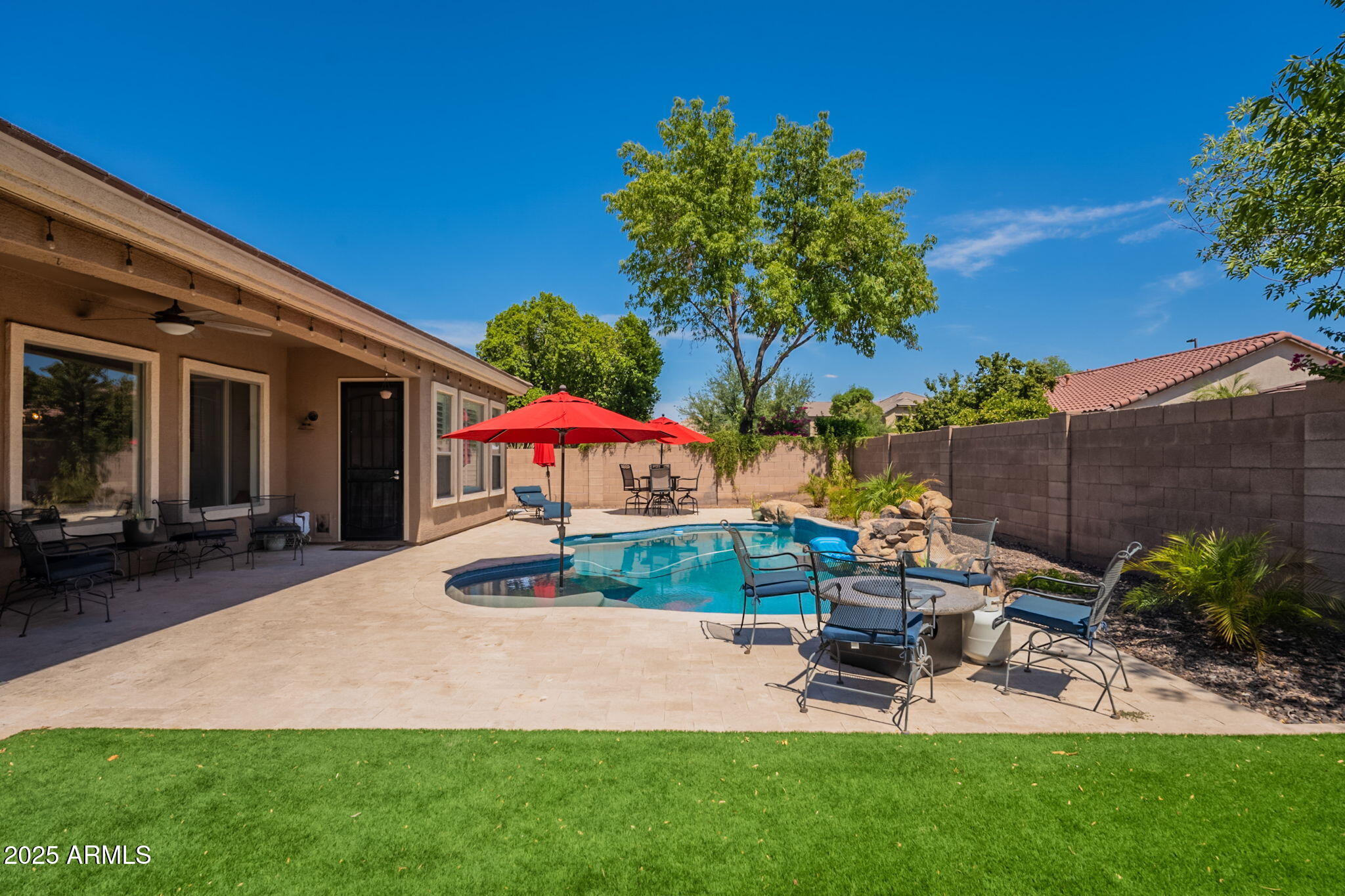 3141 E JUANITA Avenue