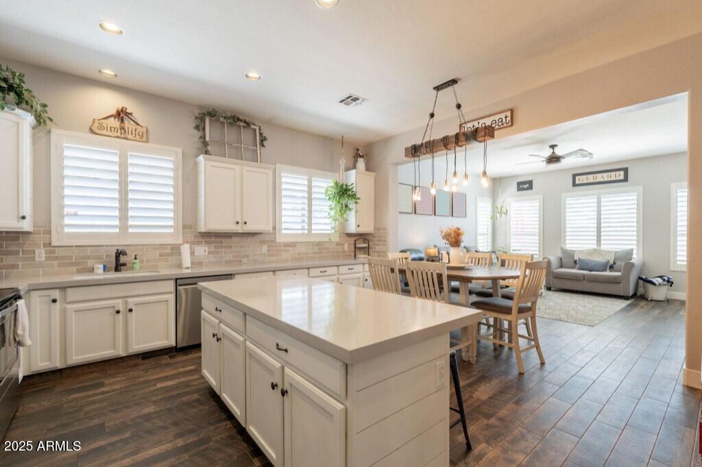 3141 E JUANITA Avenue
