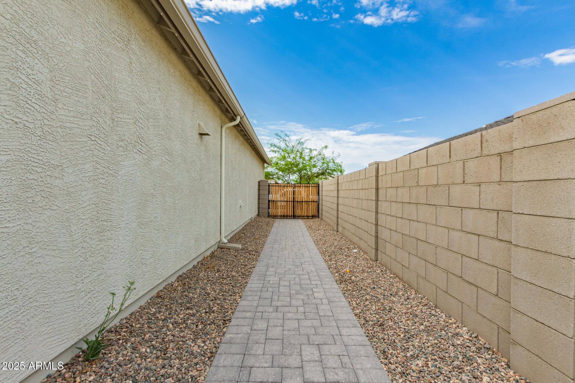 1167 W DESCANSO CANYON Drive