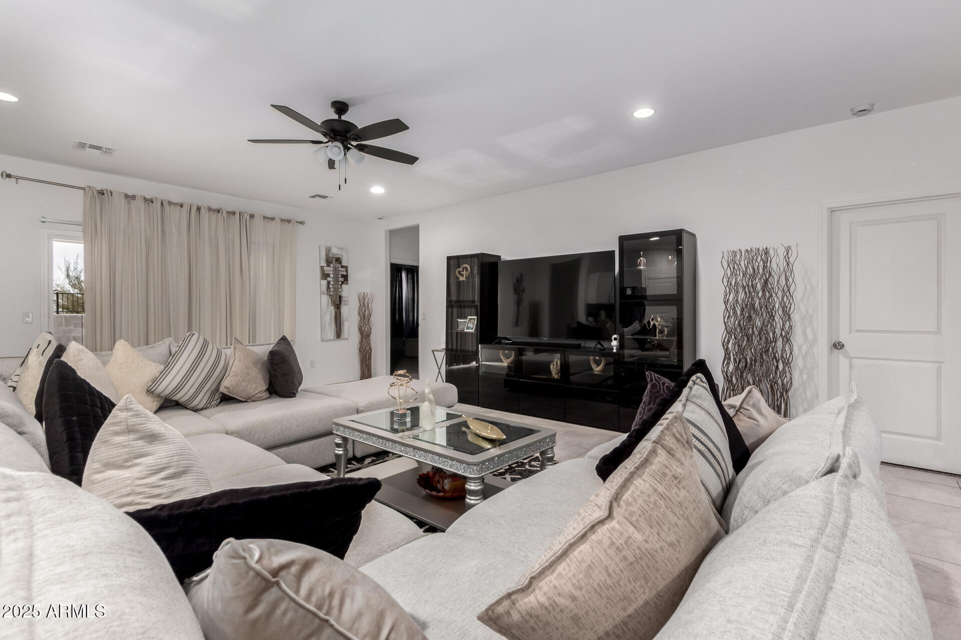 1167 W DESCANSO CANYON Drive