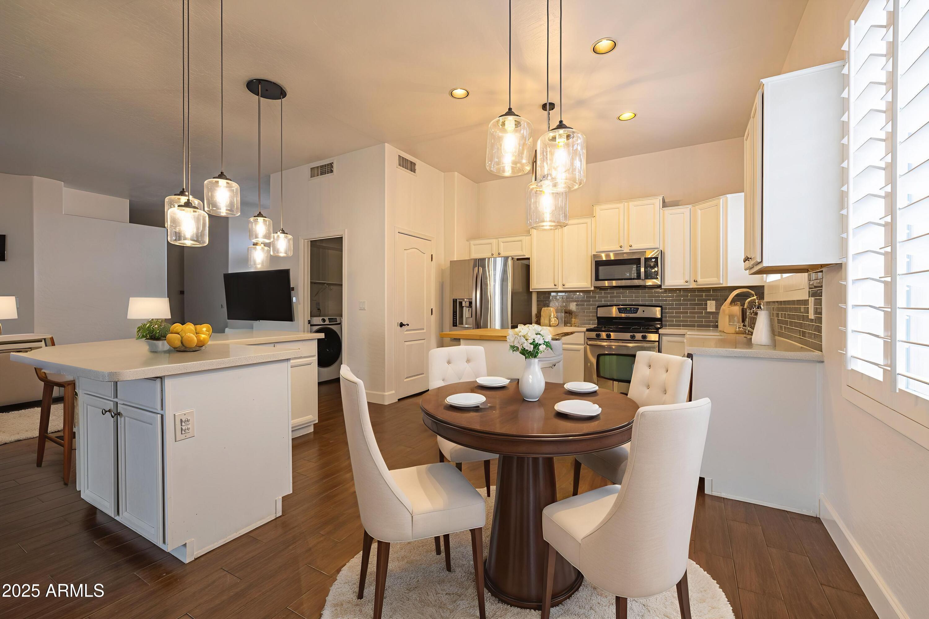 100 N PIONEER Street