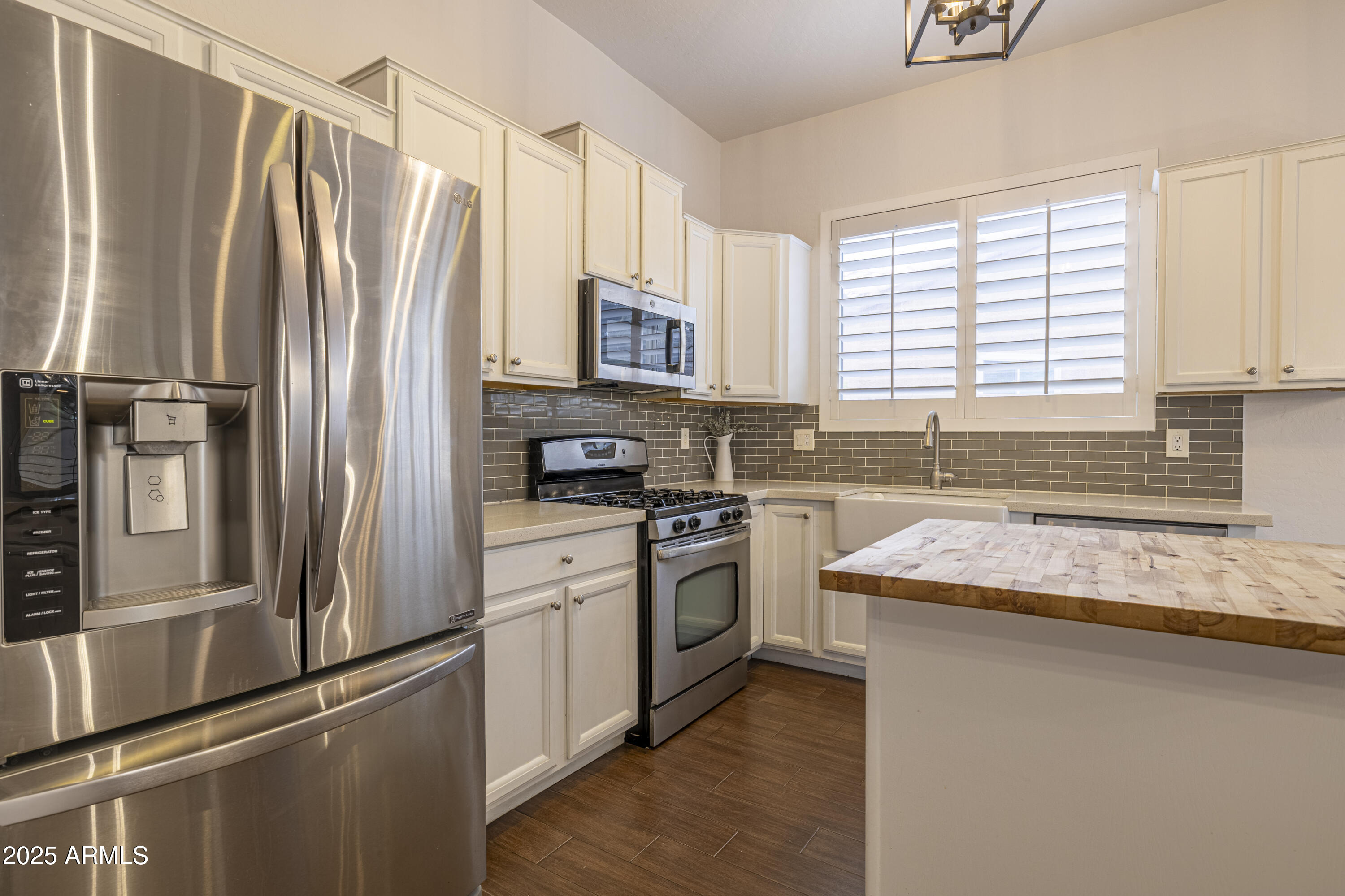 100 N PIONEER Street