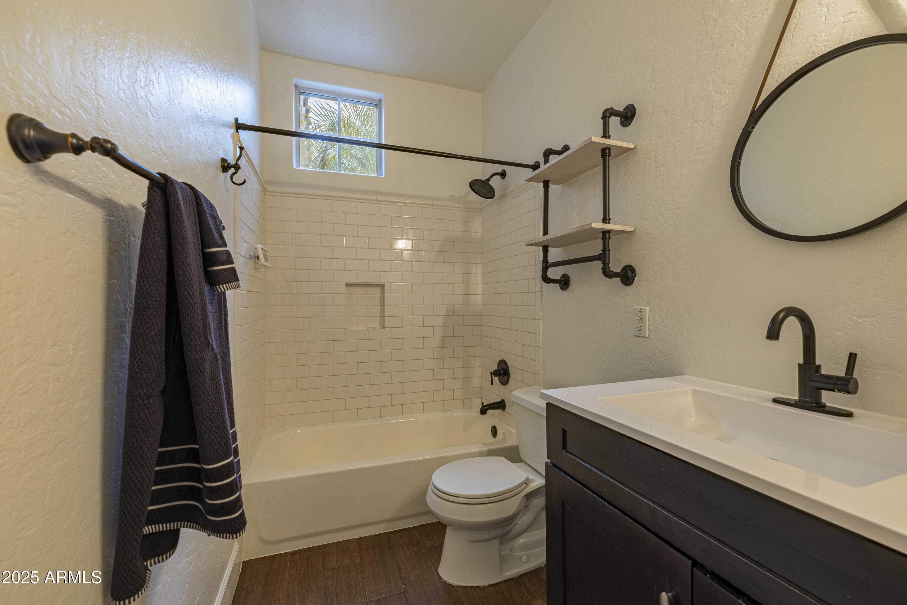 100 N PIONEER Street