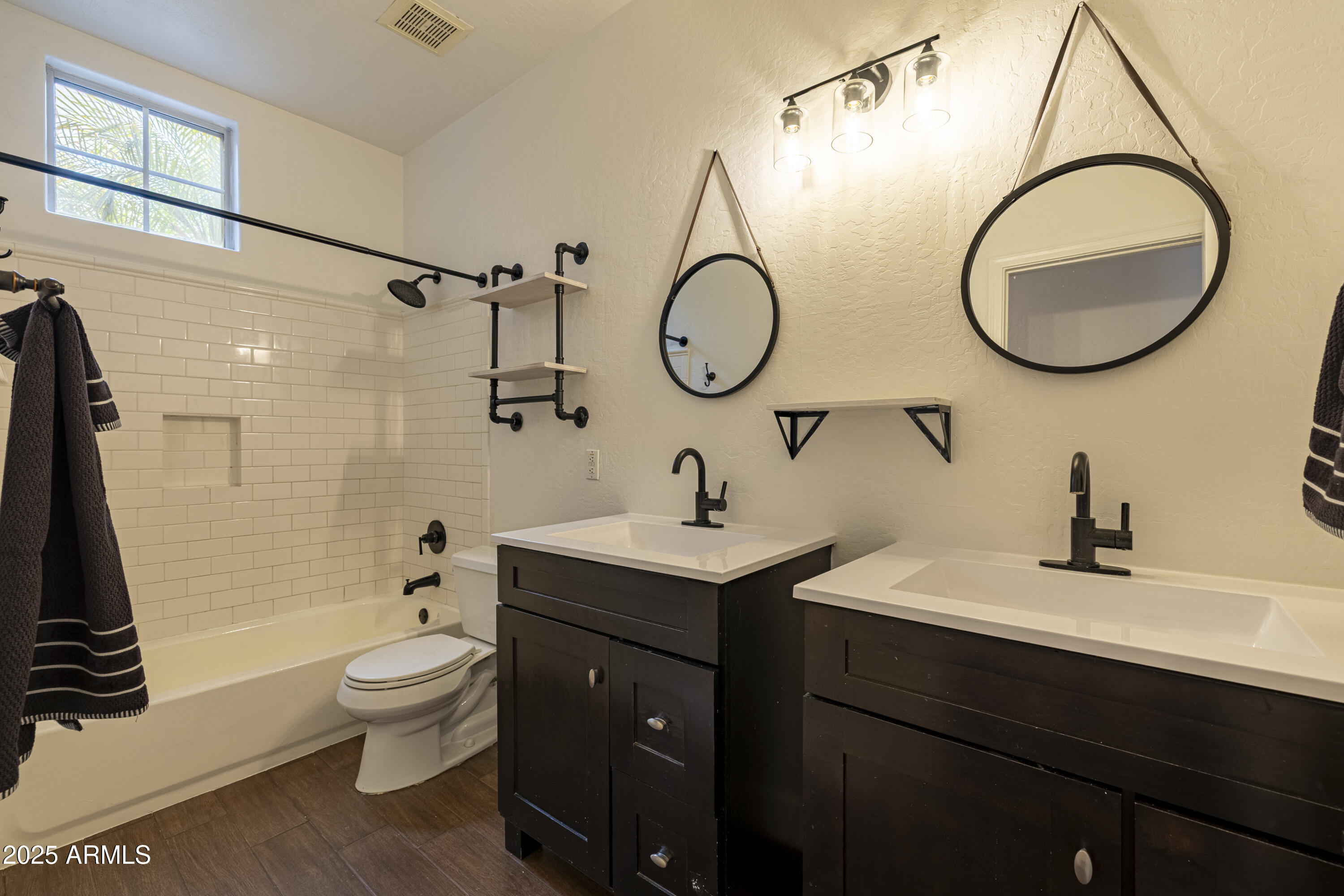 100 N PIONEER Street