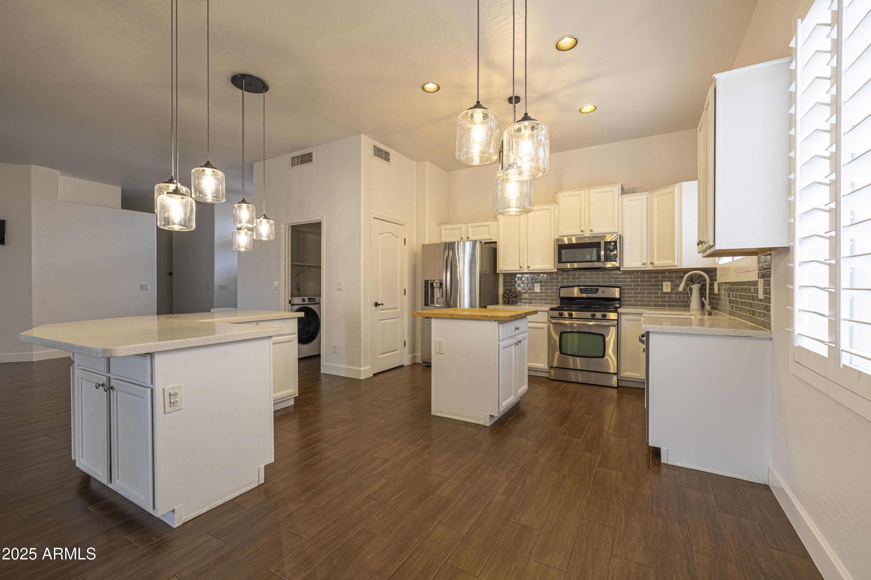 100 N PIONEER Street