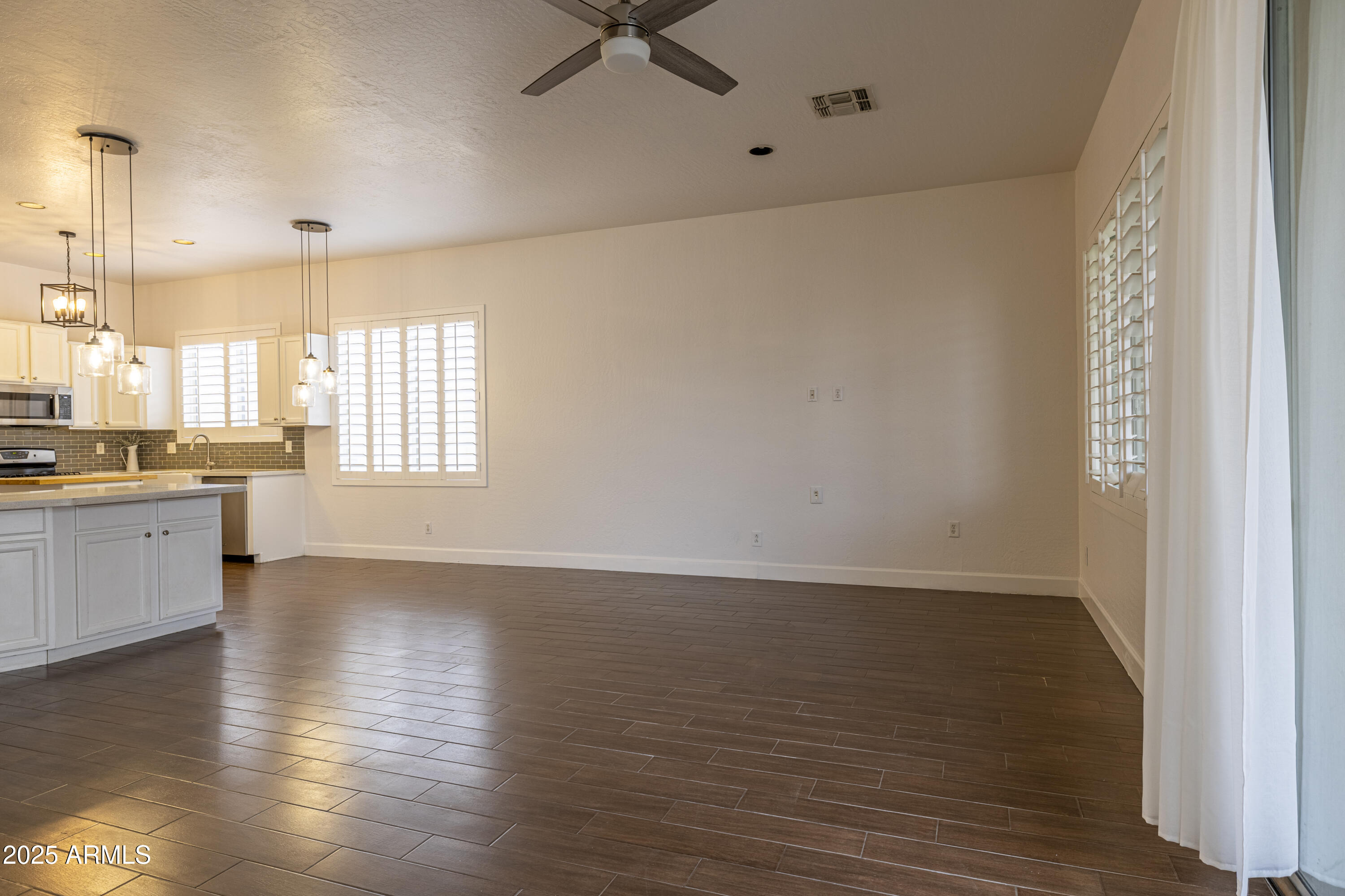 100 N PIONEER Street