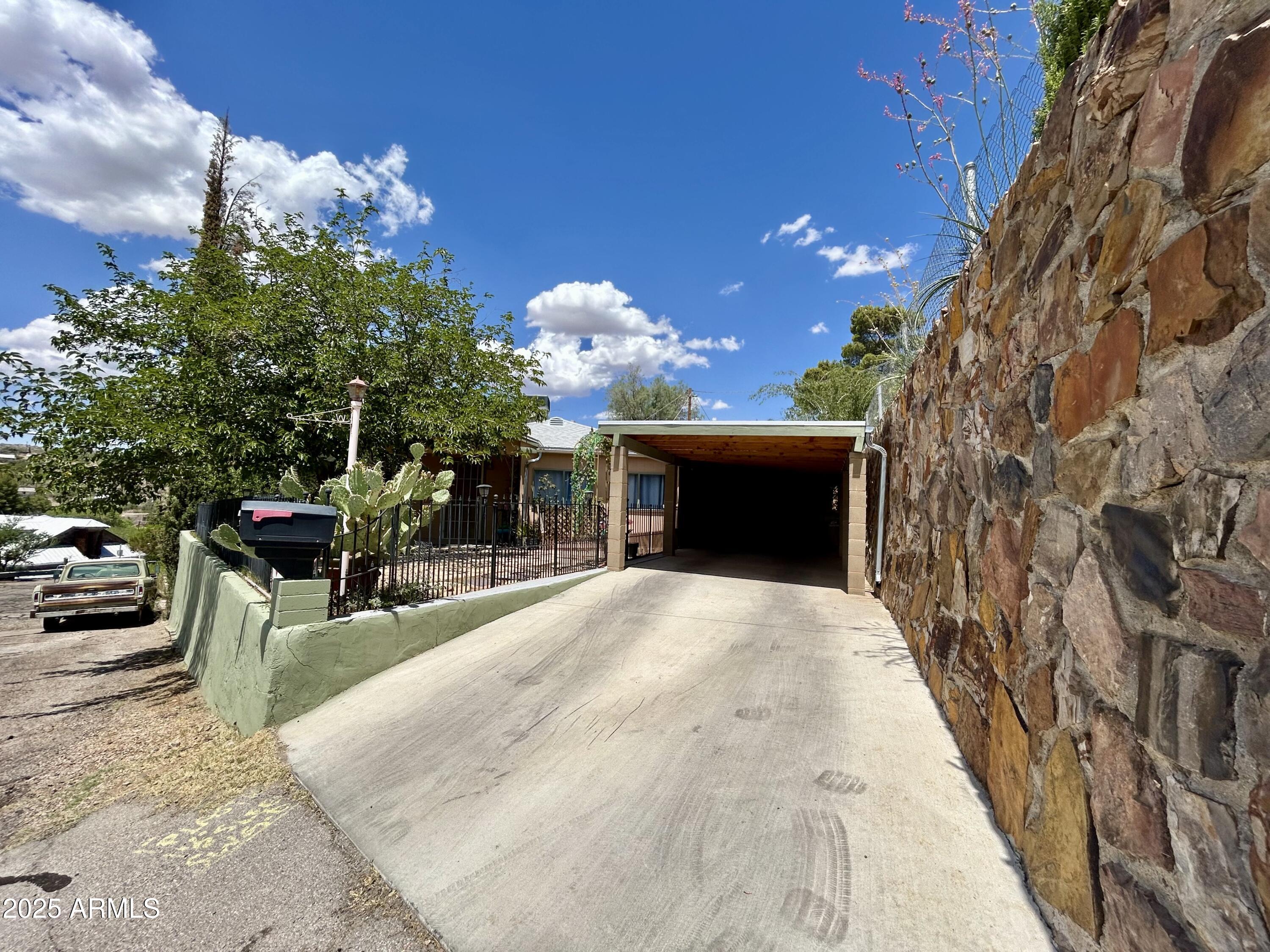 937 N HASKINS Terrace