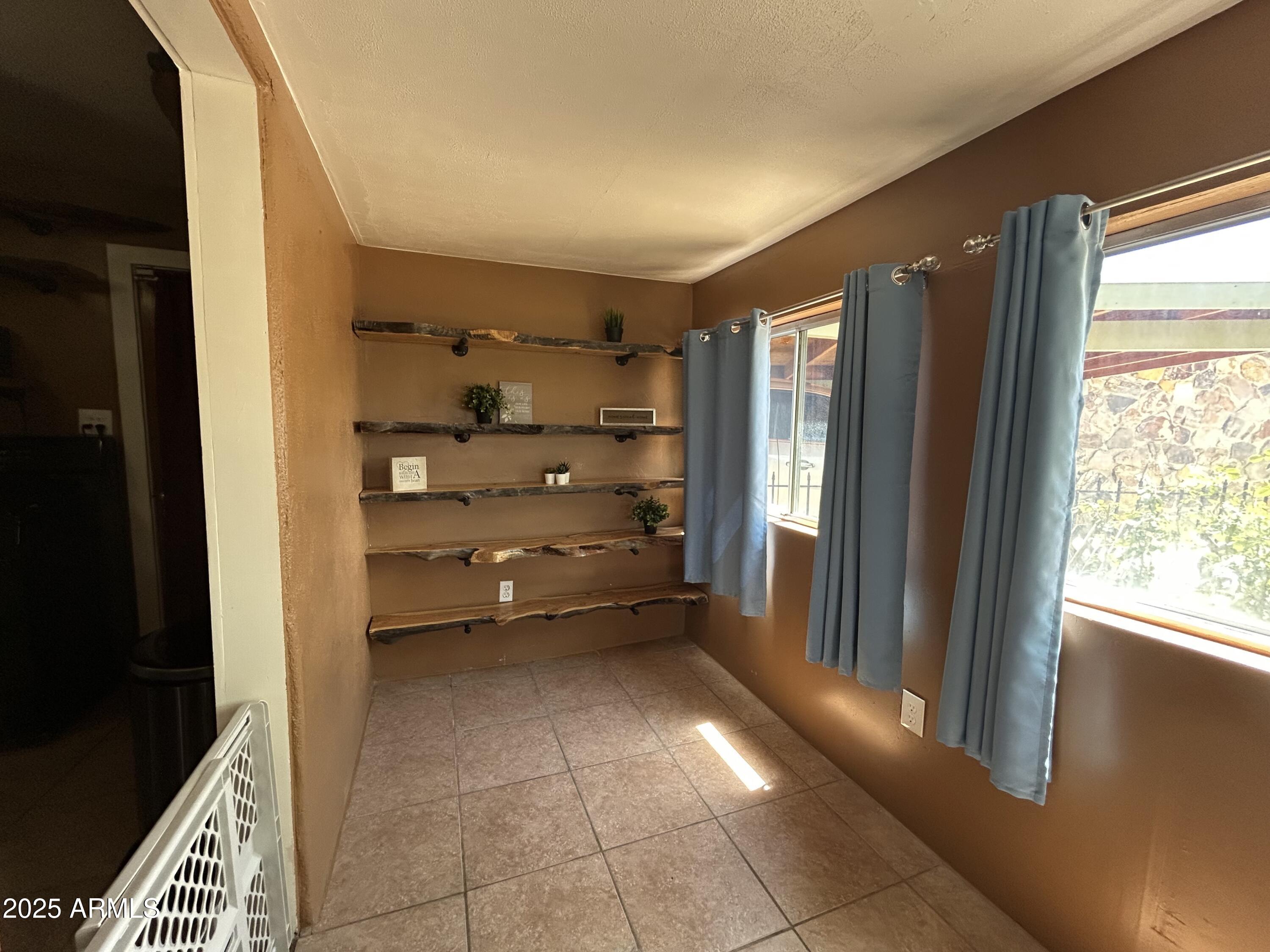 937 N HASKINS Terrace