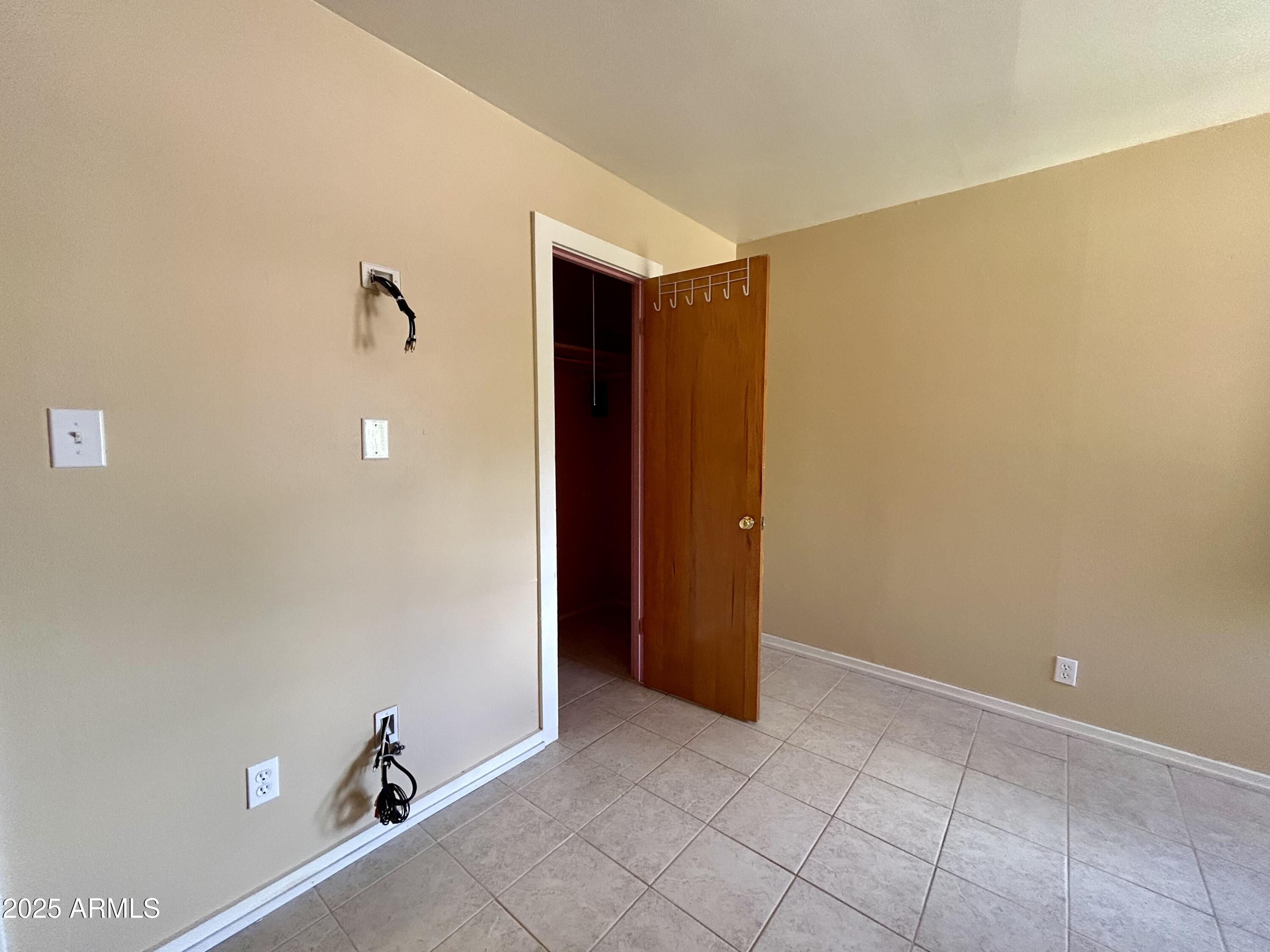 937 N HASKINS Terrace