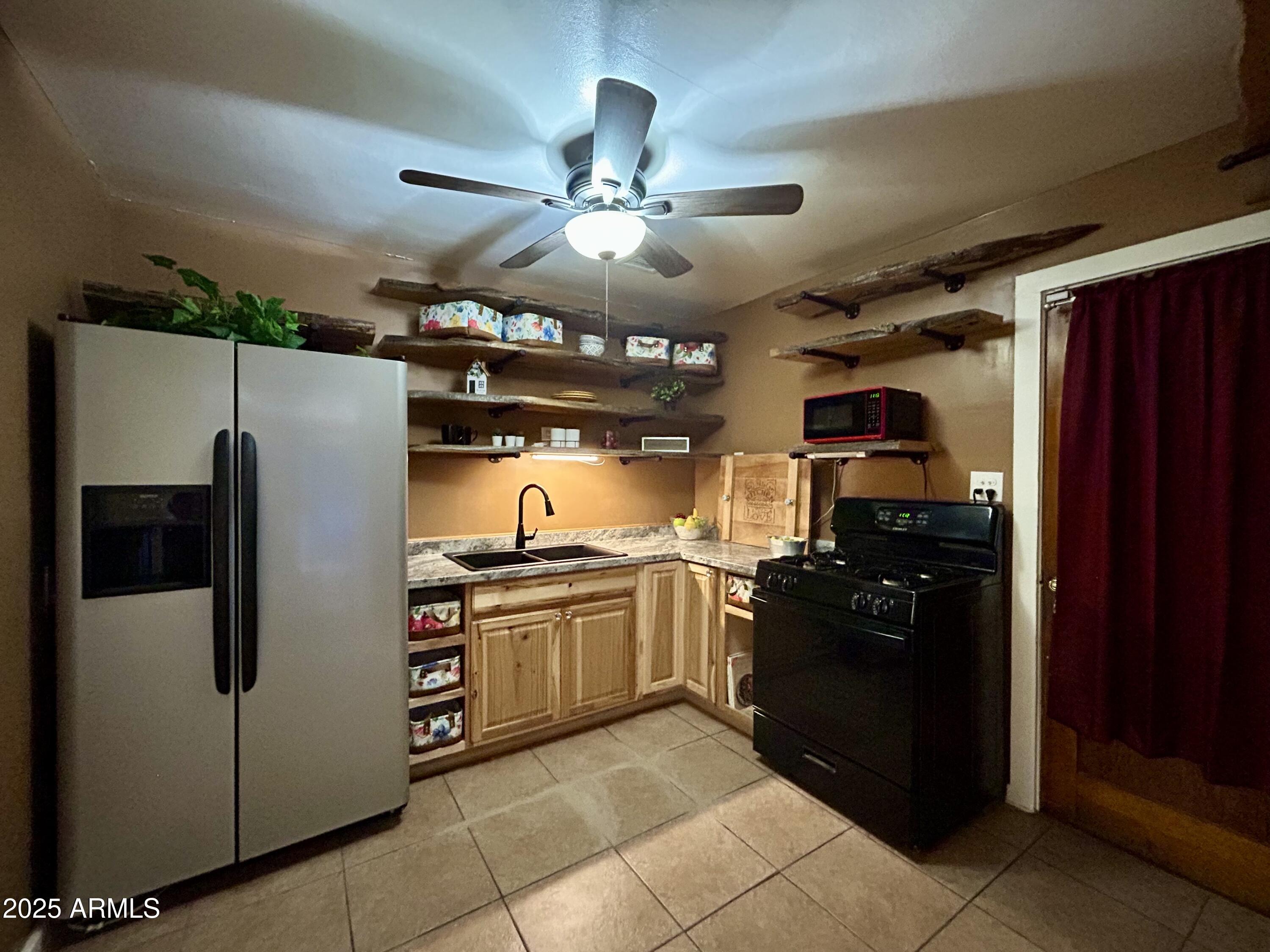 937 N HASKINS Terrace