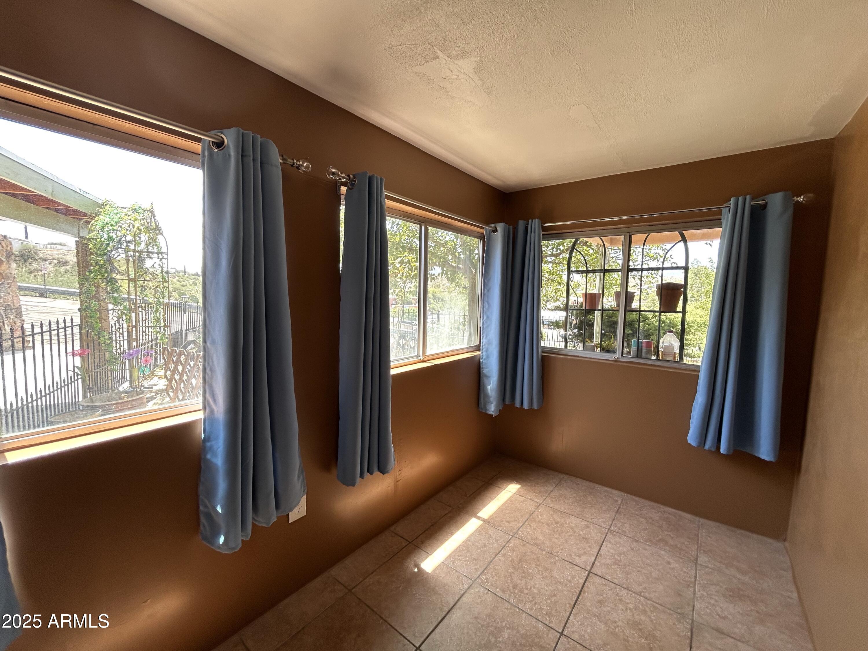 937 N HASKINS Terrace