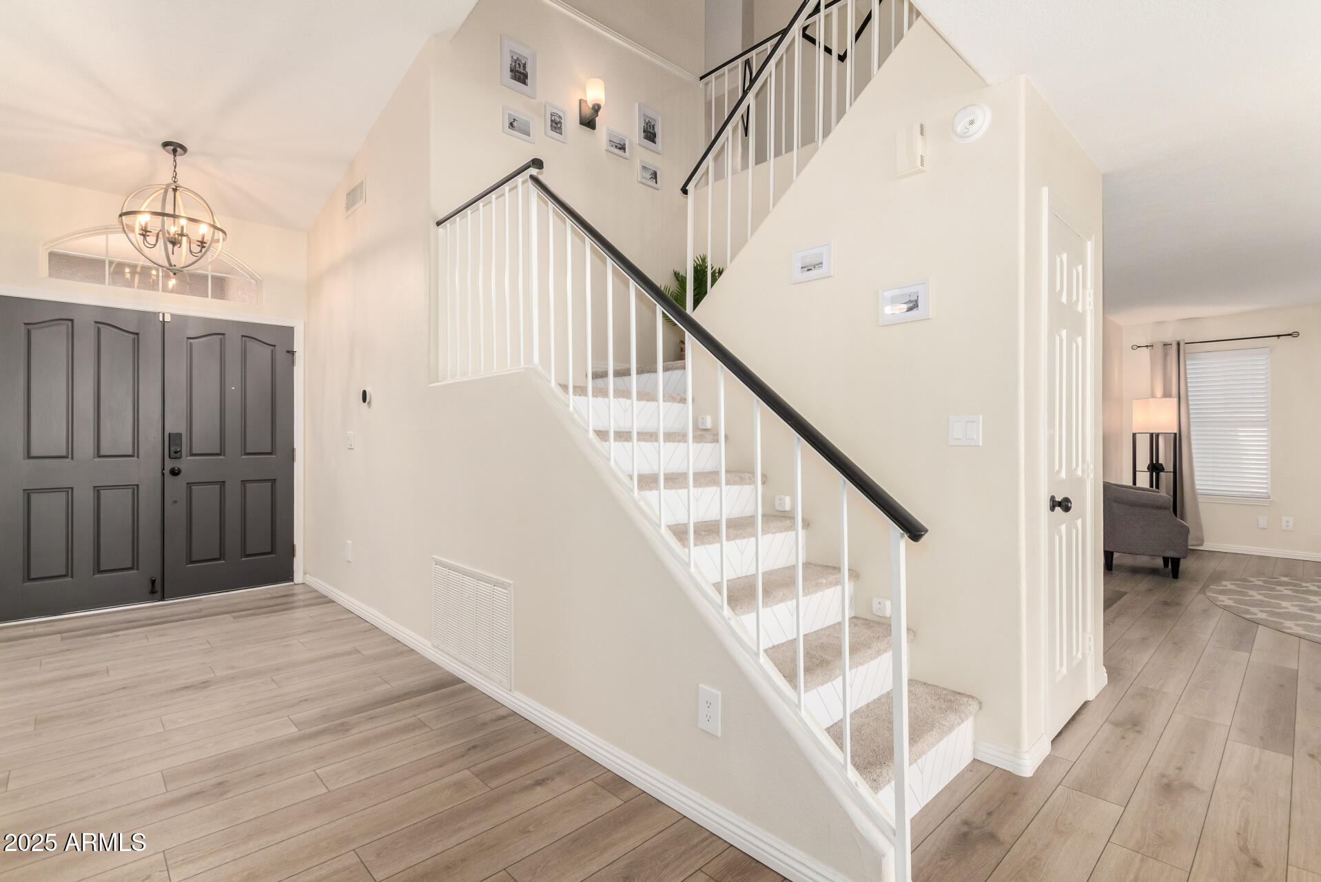 2302 E MOUNTAIN SKY Avenue