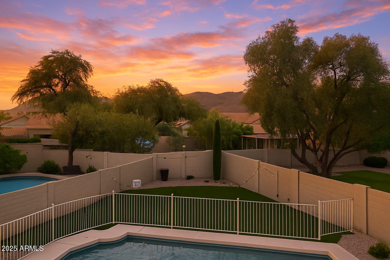 2302 E MOUNTAIN SKY Avenue