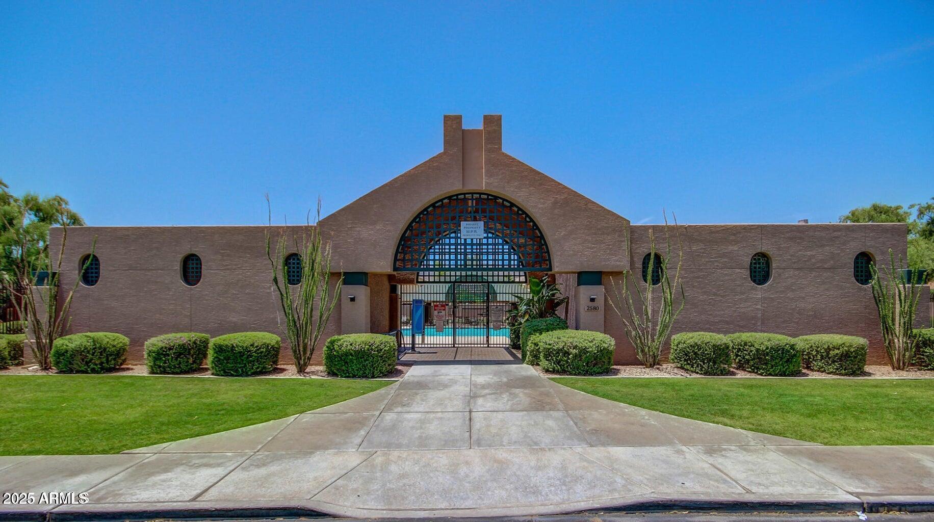 2302 E MOUNTAIN SKY Avenue