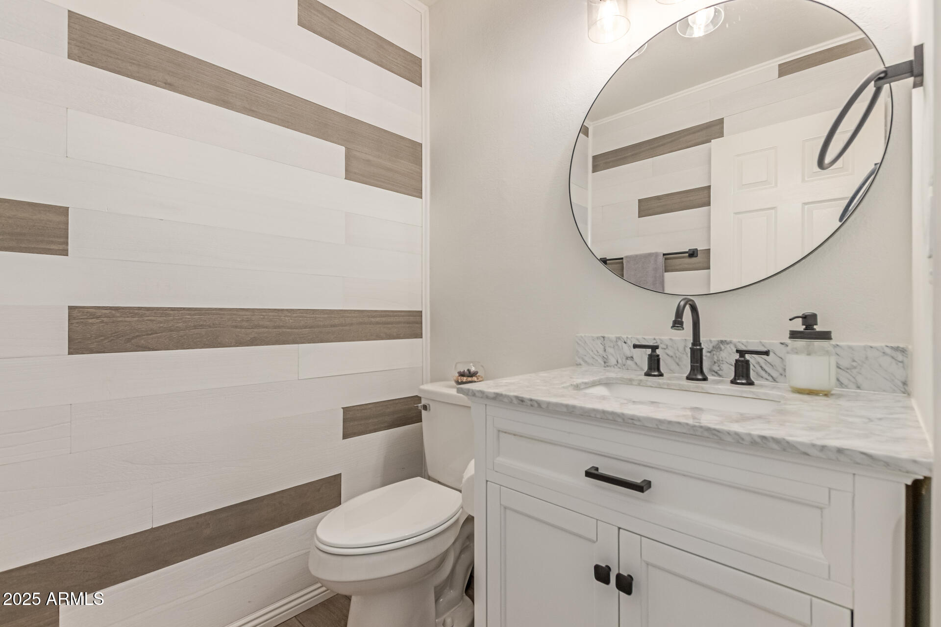 2302 E MOUNTAIN SKY Avenue