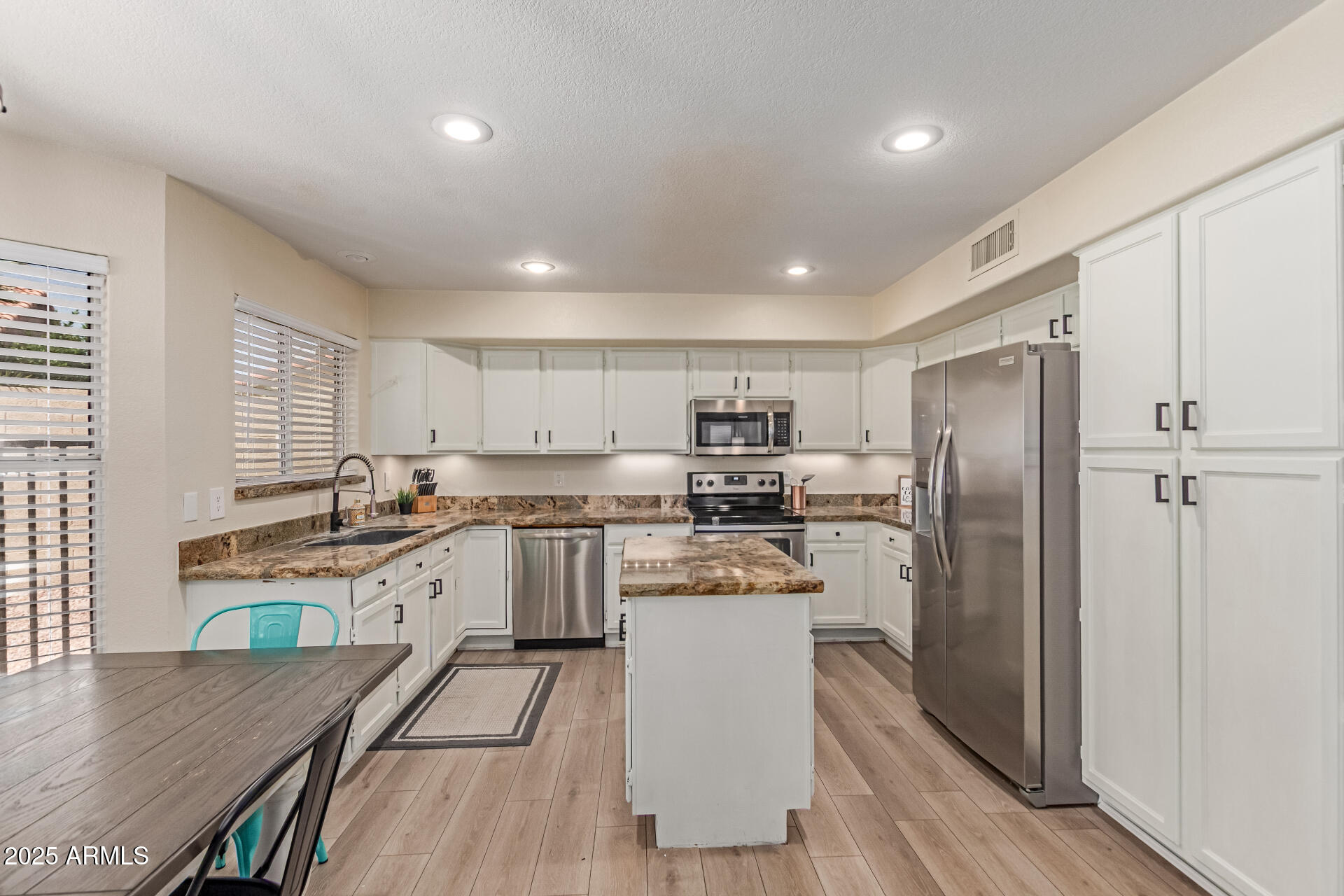 2302 E MOUNTAIN SKY Avenue