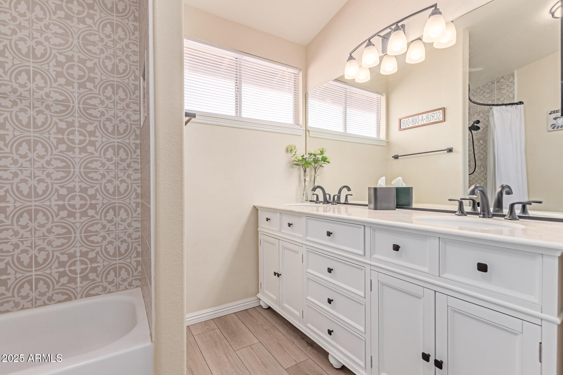 2302 E MOUNTAIN SKY Avenue