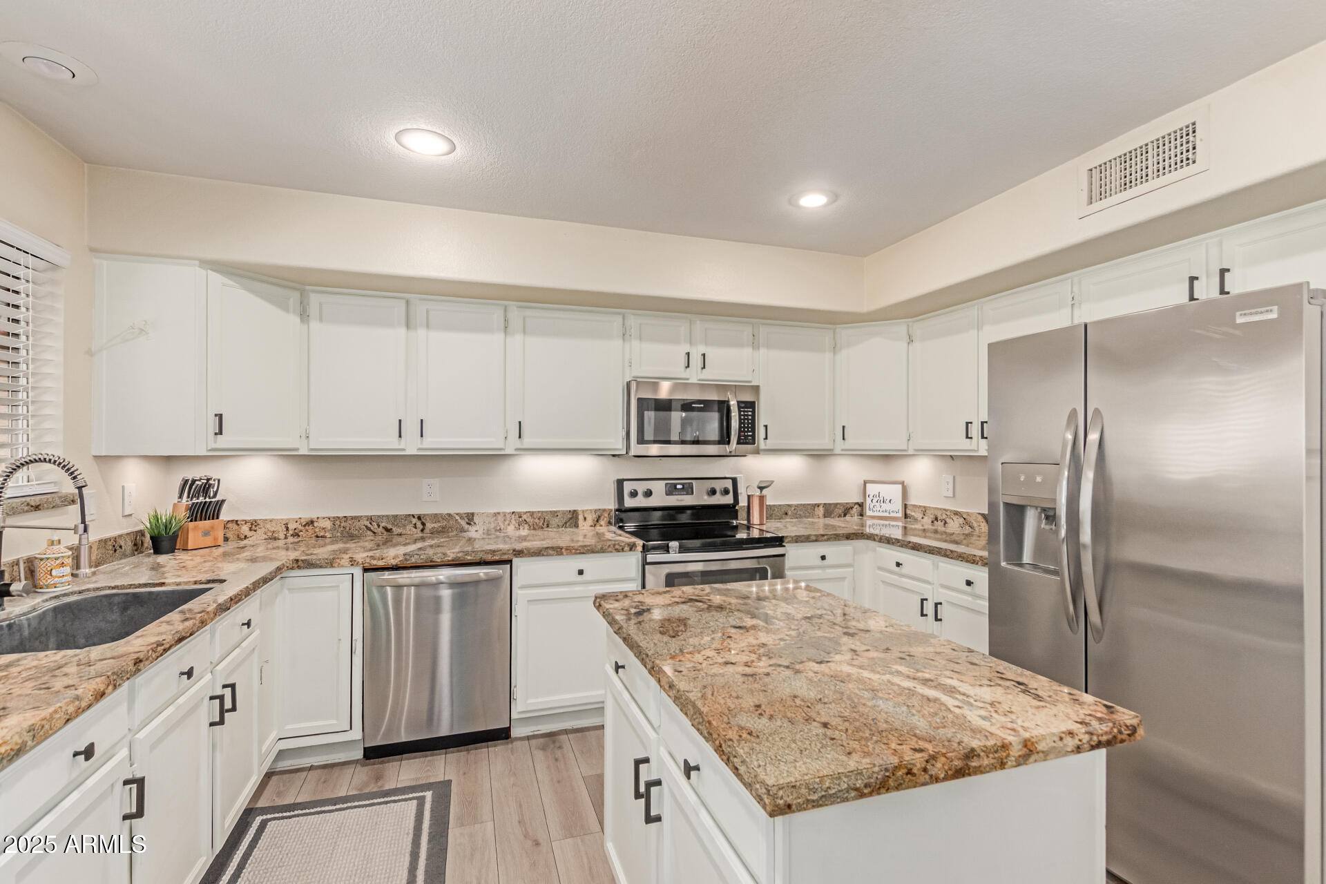 2302 E MOUNTAIN SKY Avenue