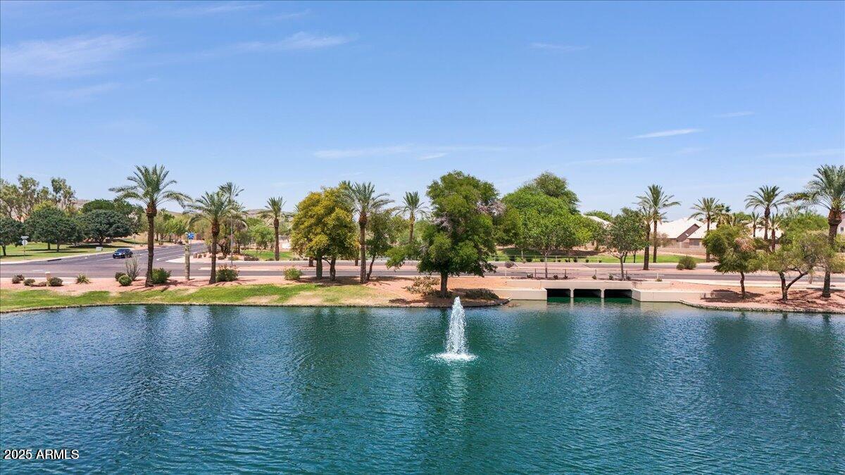 2302 E MOUNTAIN SKY Avenue