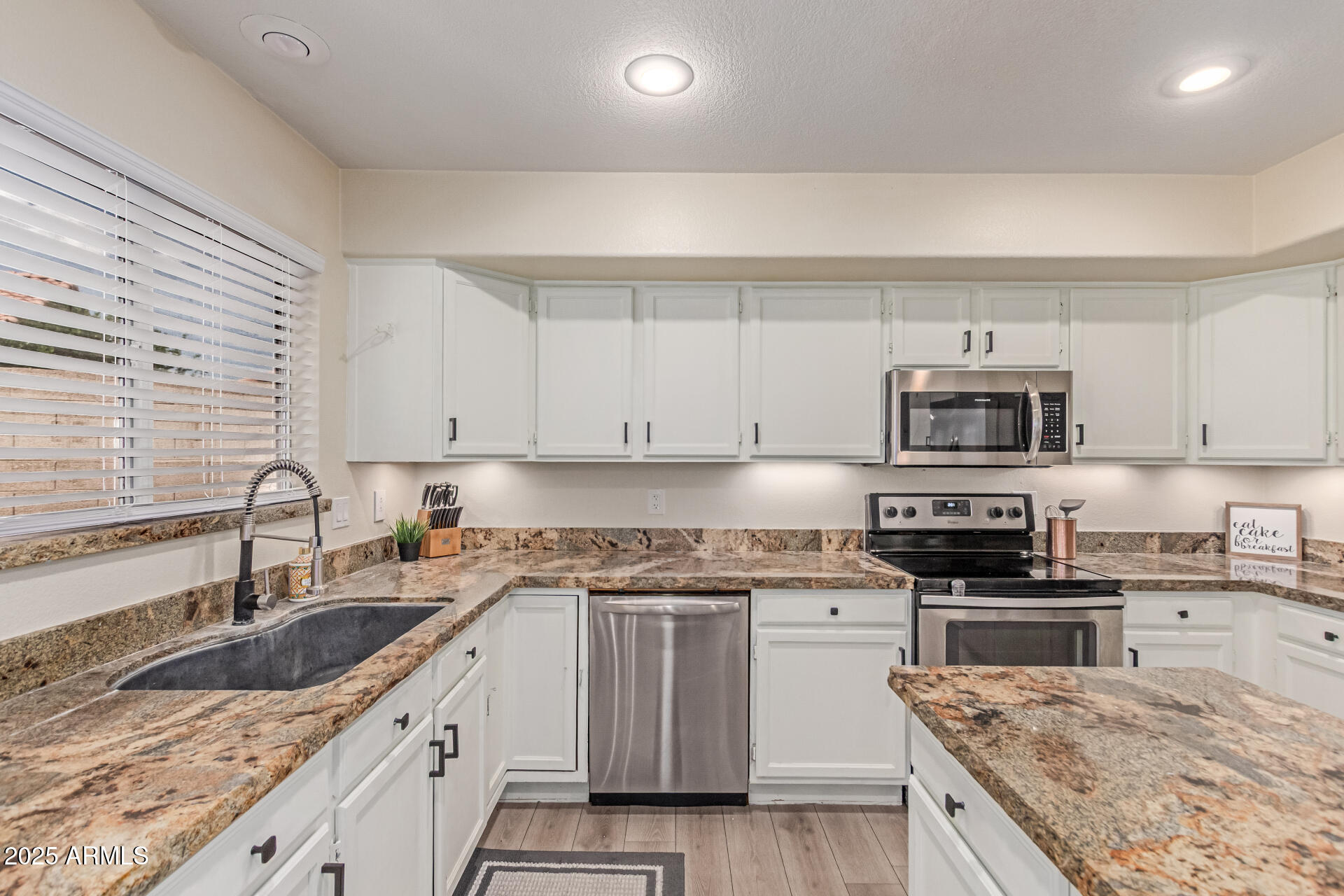 2302 E MOUNTAIN SKY Avenue