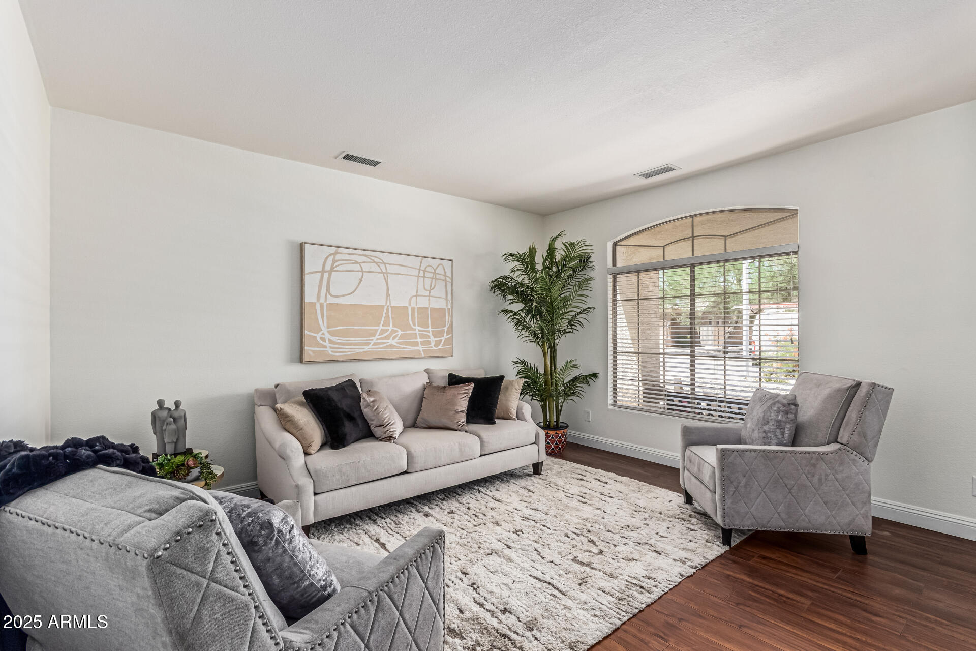 1031 W Longhorn Drive