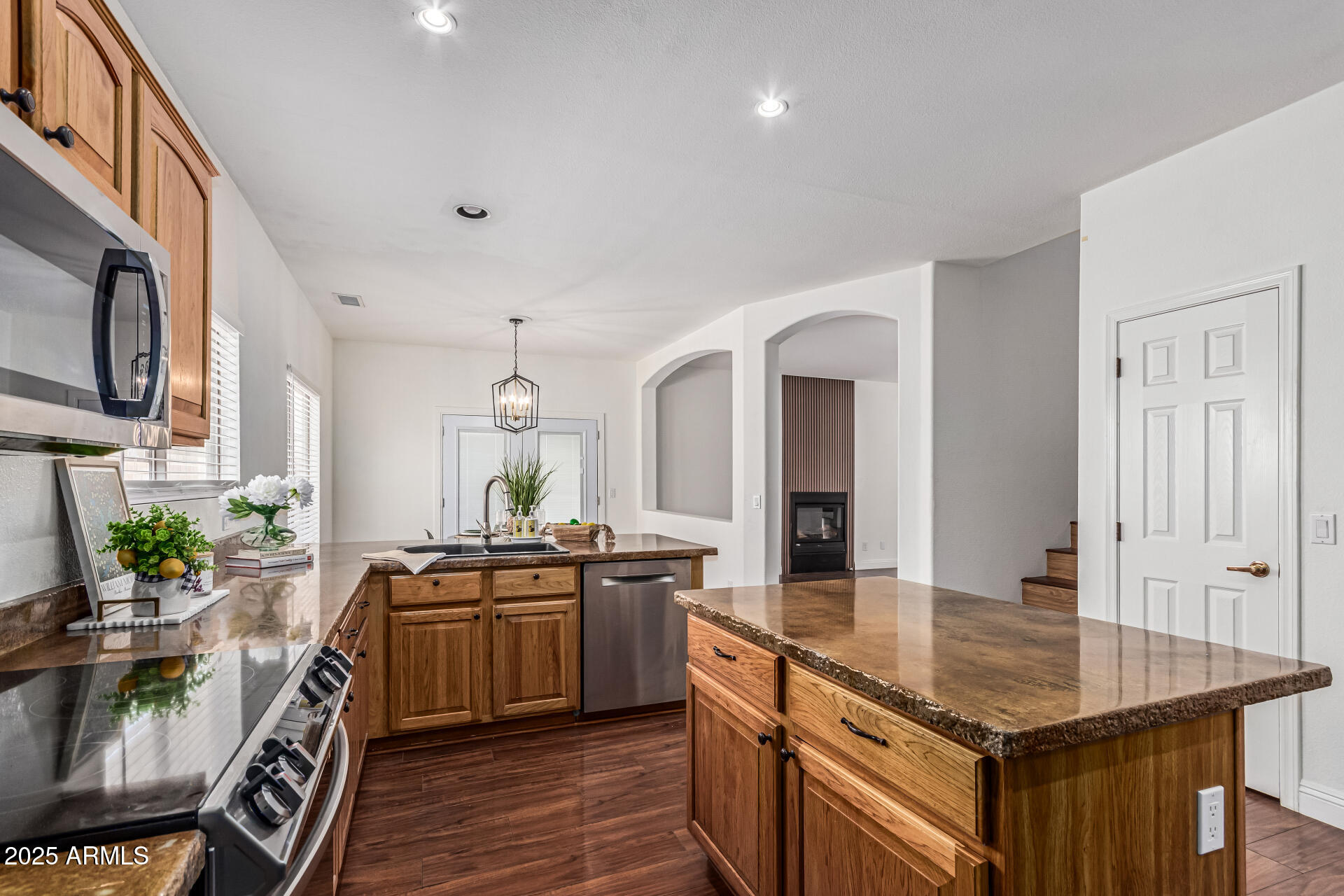 1031 W Longhorn Drive