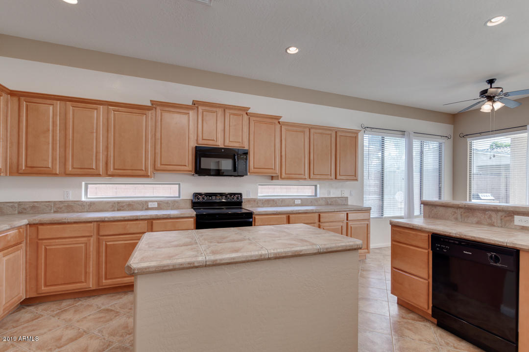 3279 E BRIDGEPORT Parkway