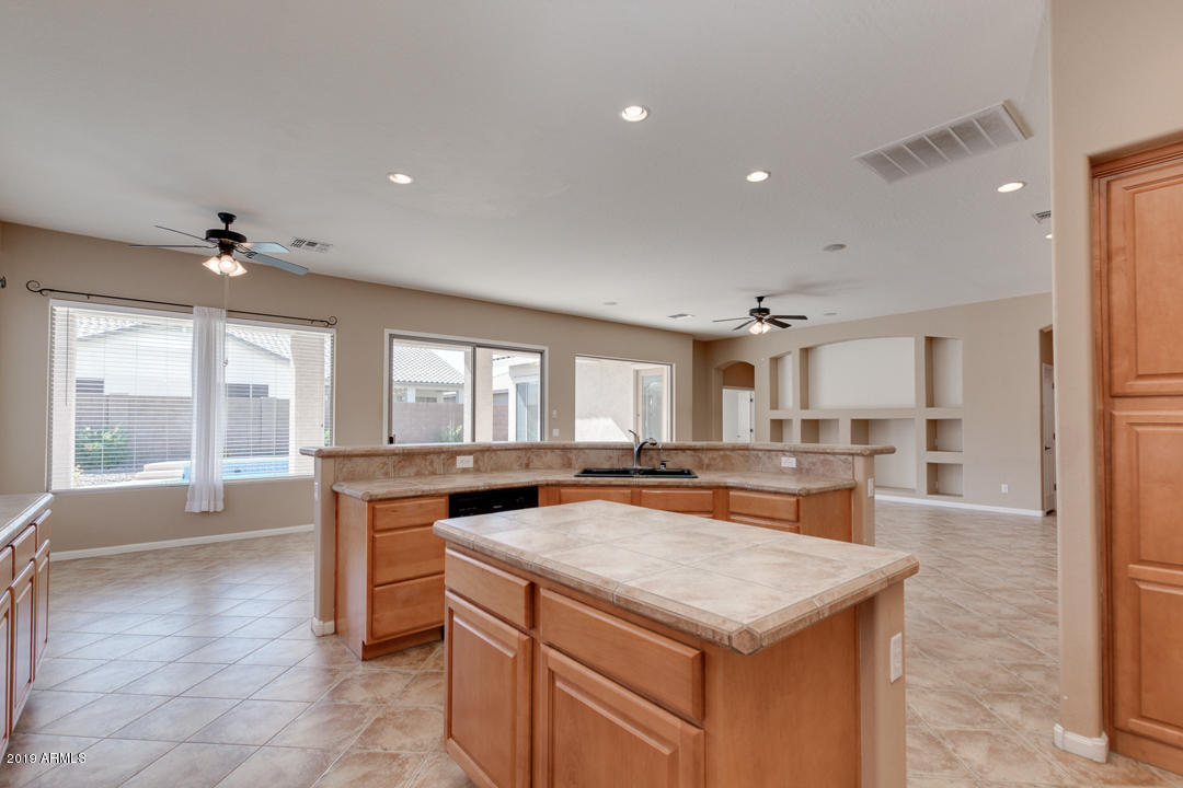 3279 E BRIDGEPORT Parkway