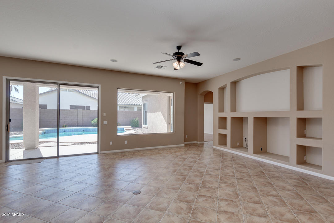 3279 E BRIDGEPORT Parkway