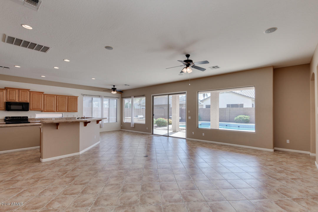 3279 E BRIDGEPORT Parkway