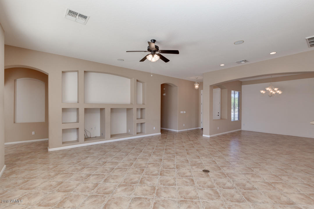 3279 E BRIDGEPORT Parkway